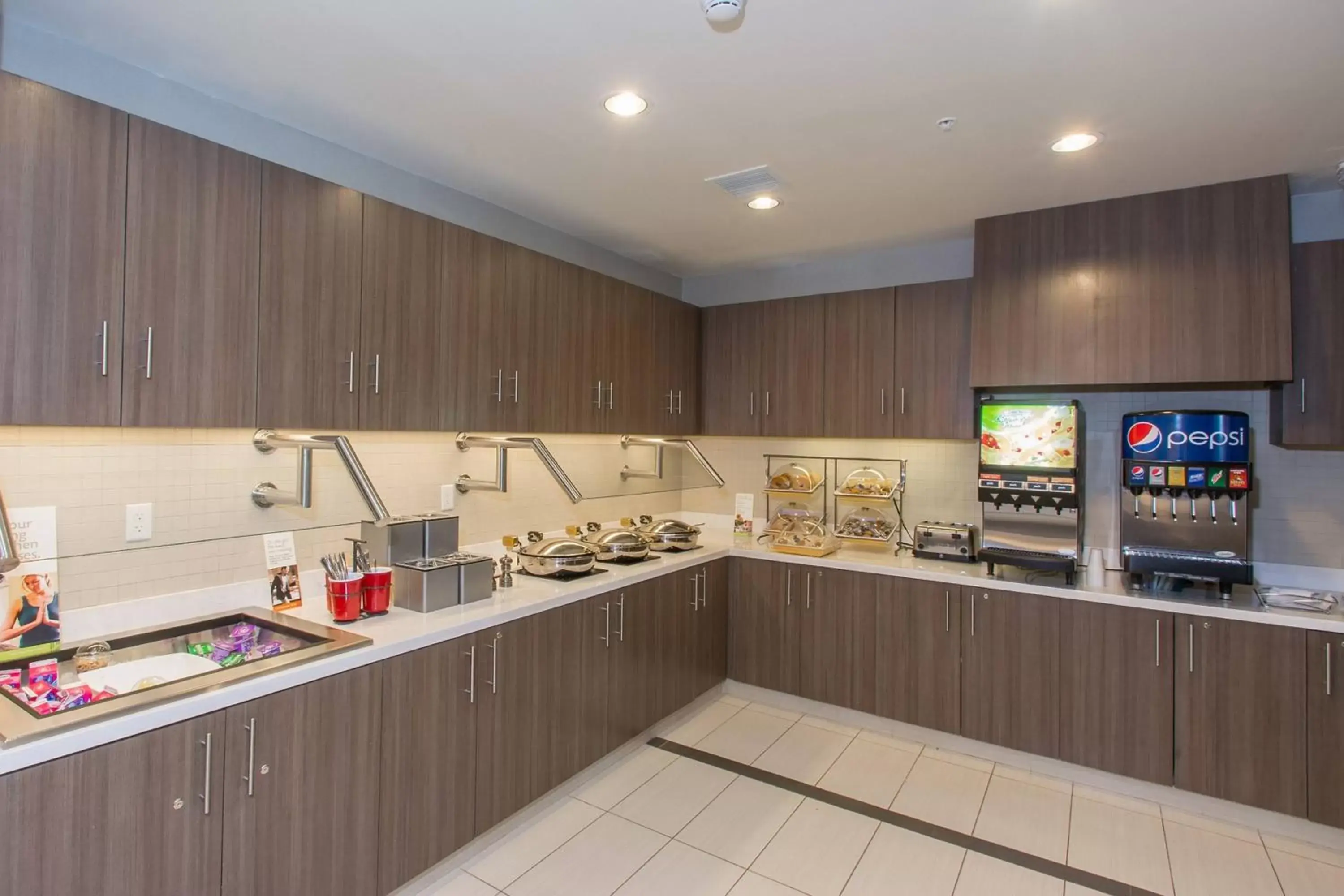 Breakfast, Kitchen/Kitchenette in Residence Inn by Marriott Columbus Polaris
