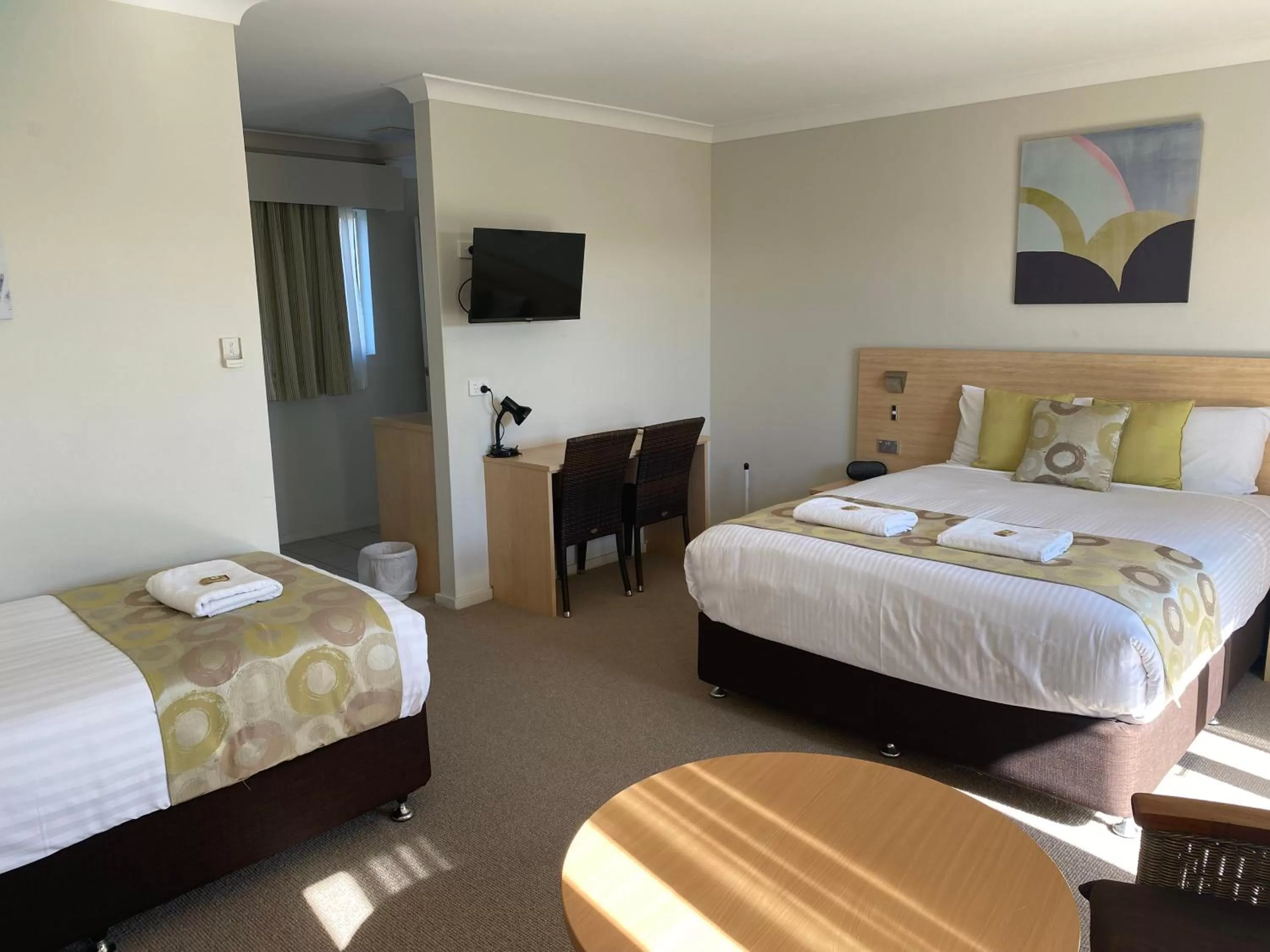 Bed in Maitland City Motel