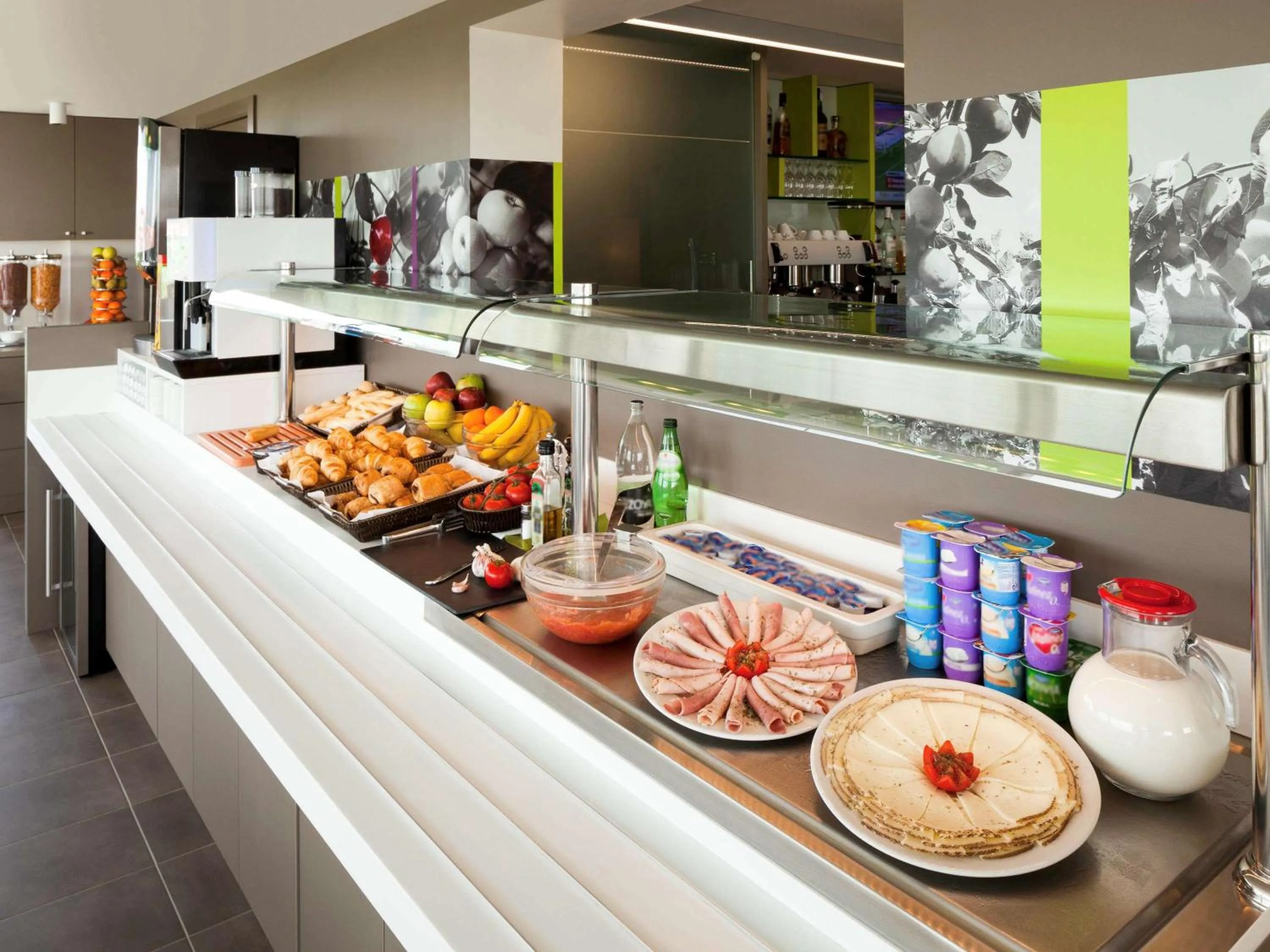 Restaurant/places to eat in Hotel Ibis Styles Lleida Torrefarrera