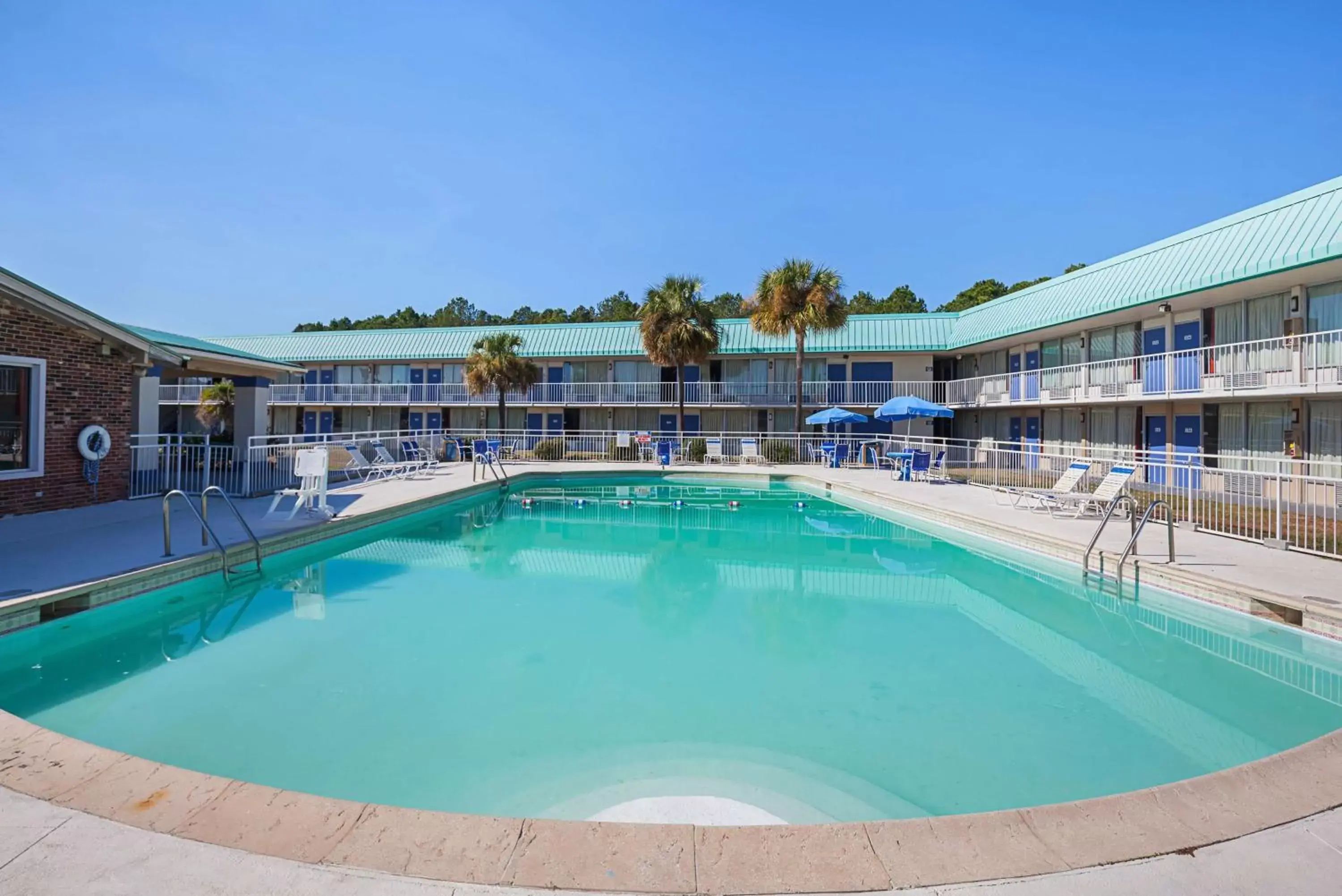 Day, Swimming Pool in Motel 6-Tifton, GA