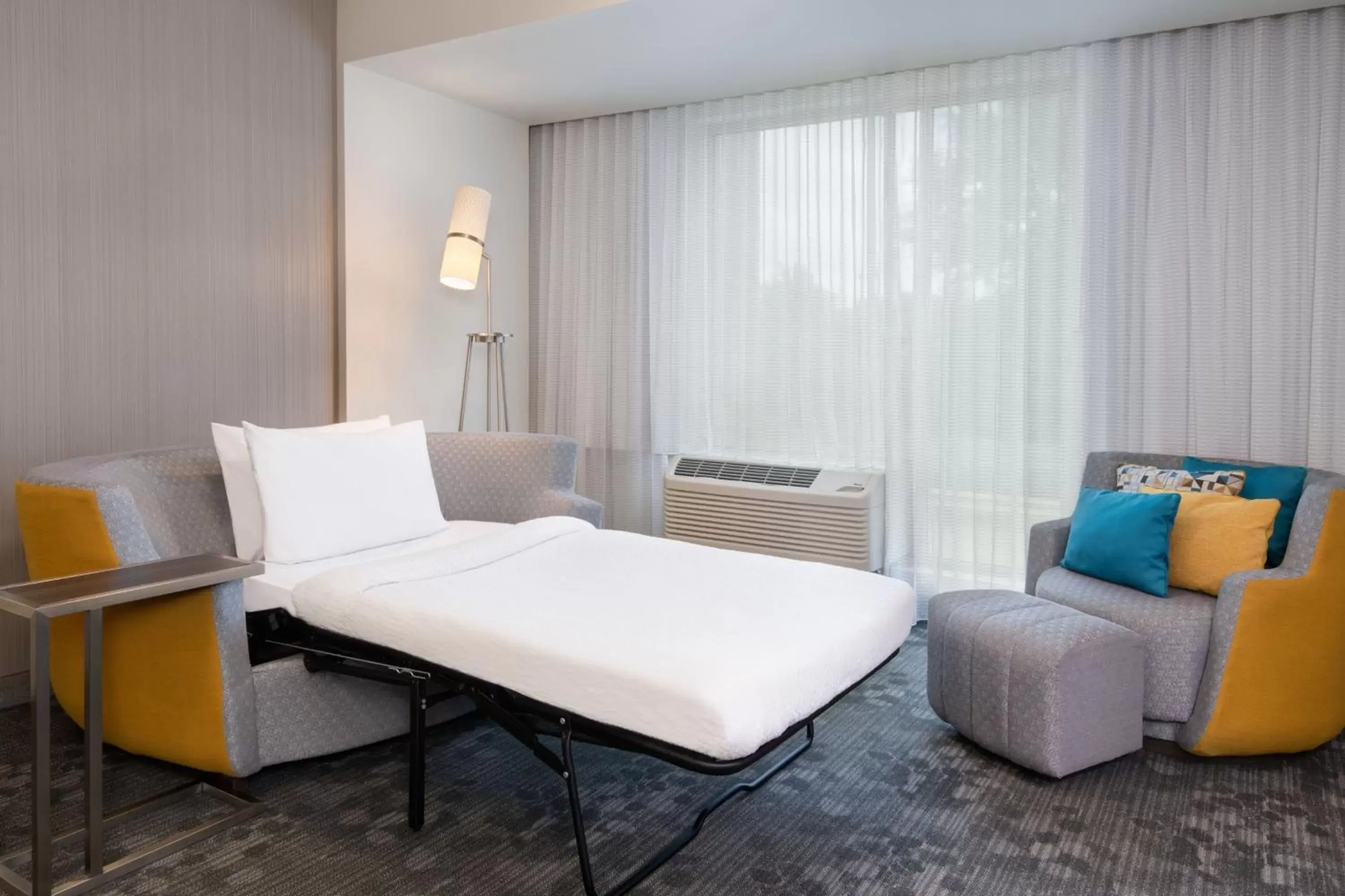 Photo of the whole room, Bed in Courtyard by Marriott Atlanta Alpharetta/Avalon Area