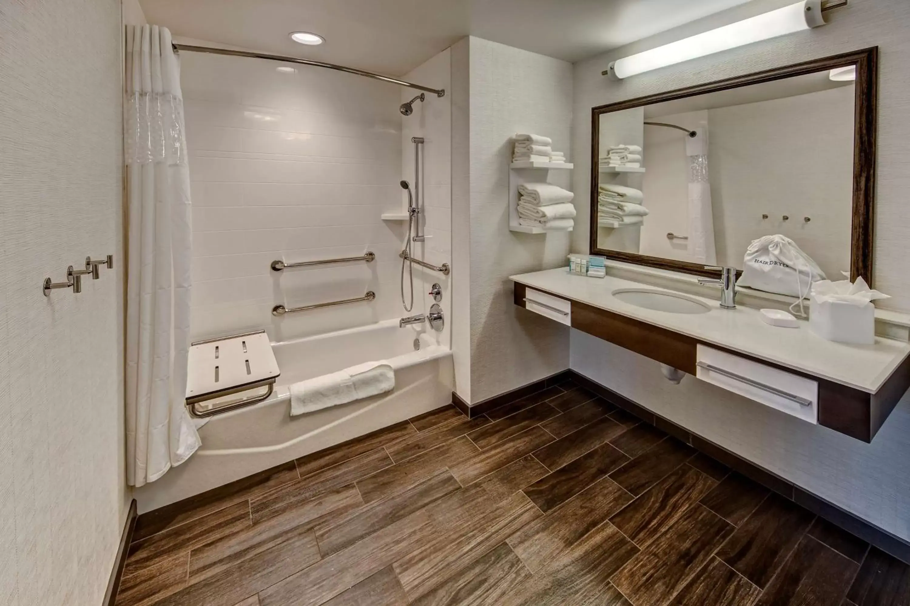 Bathroom in Hampton Inn & Suites Memphis Germantown