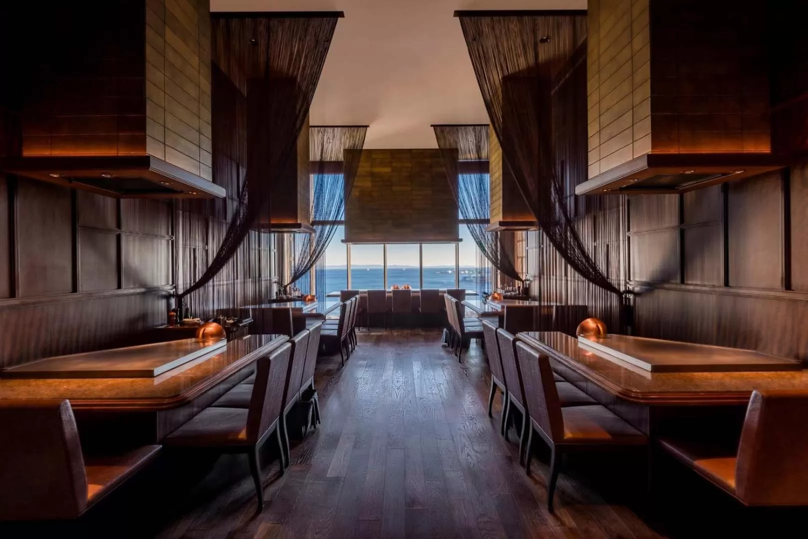 Restaurant/places to eat in Oriental Hotel