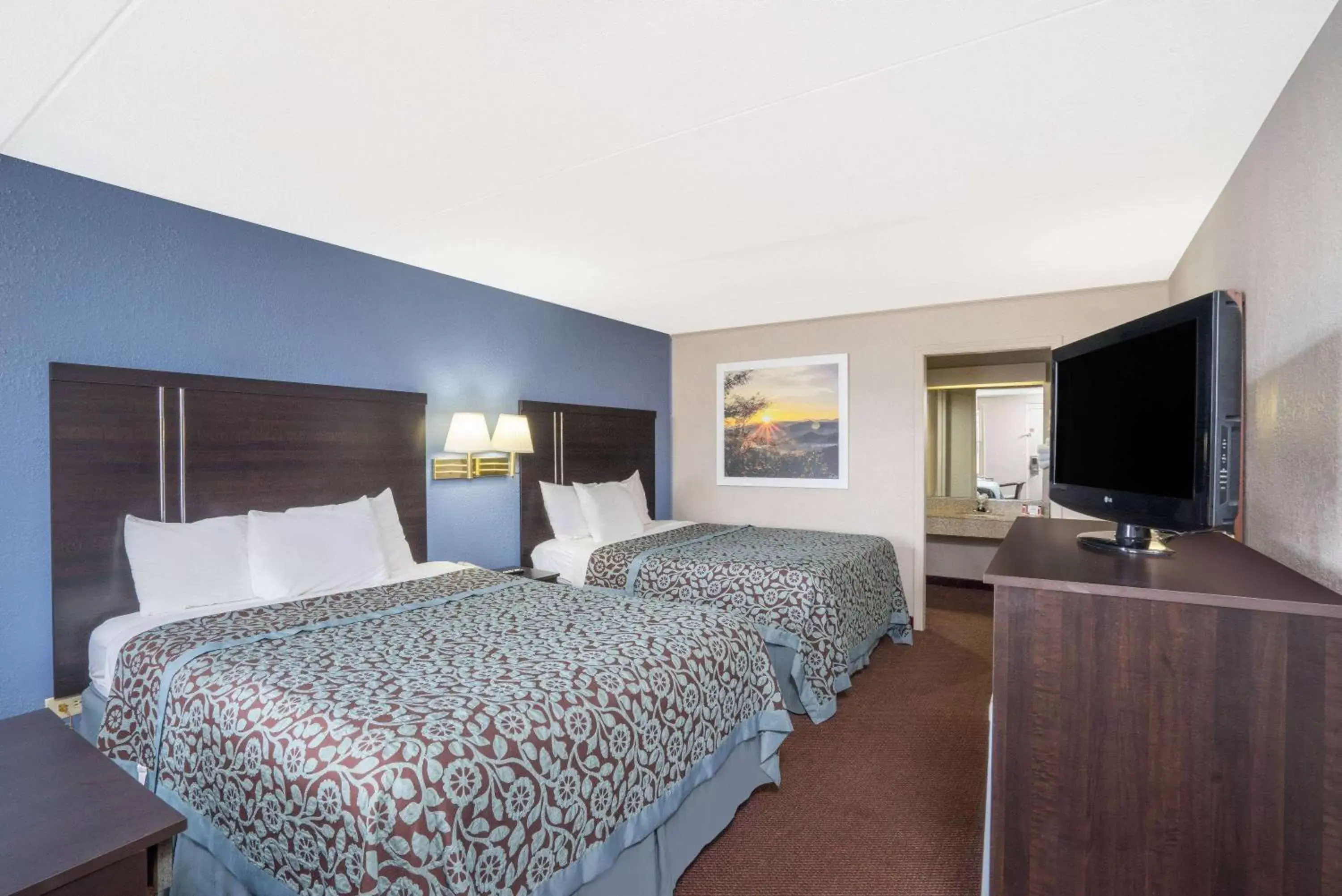 Photo of the whole room, Bed in Days Inn by Wyndham Lincolnton