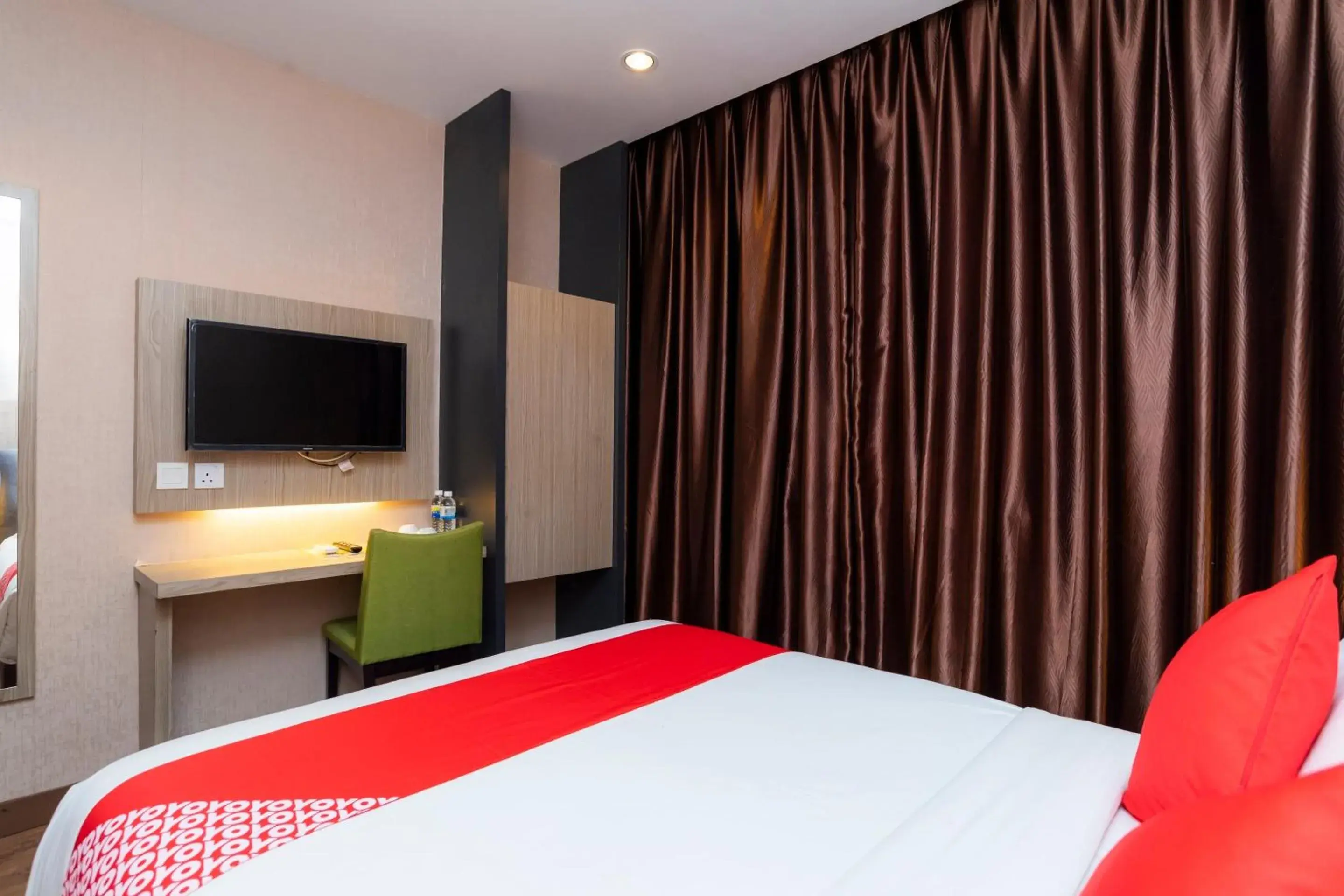 Bedroom, Bed in Hotel 101 Ulu Tiram