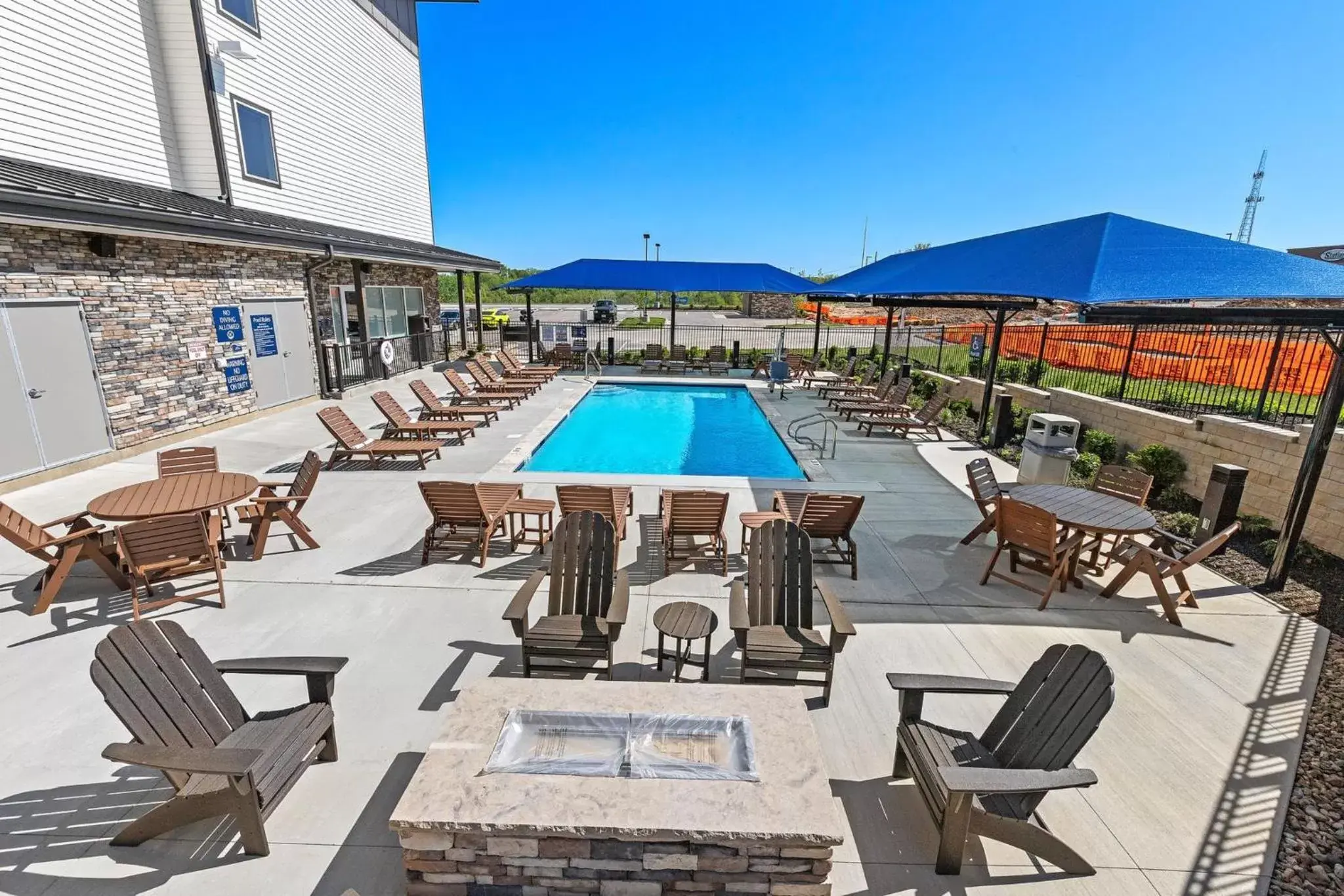 Swimming Pool in Holiday Inn Express Kansas City North Parkville, an IHG Hotel