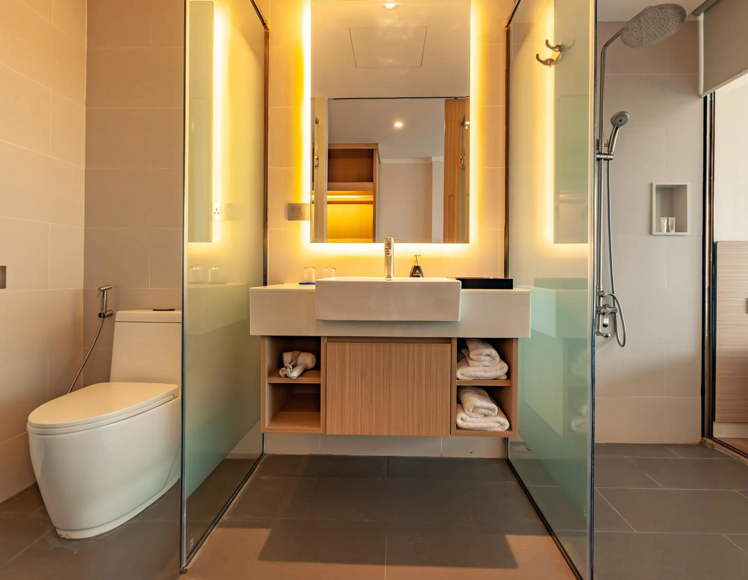 Toilet in An Phu Hotel