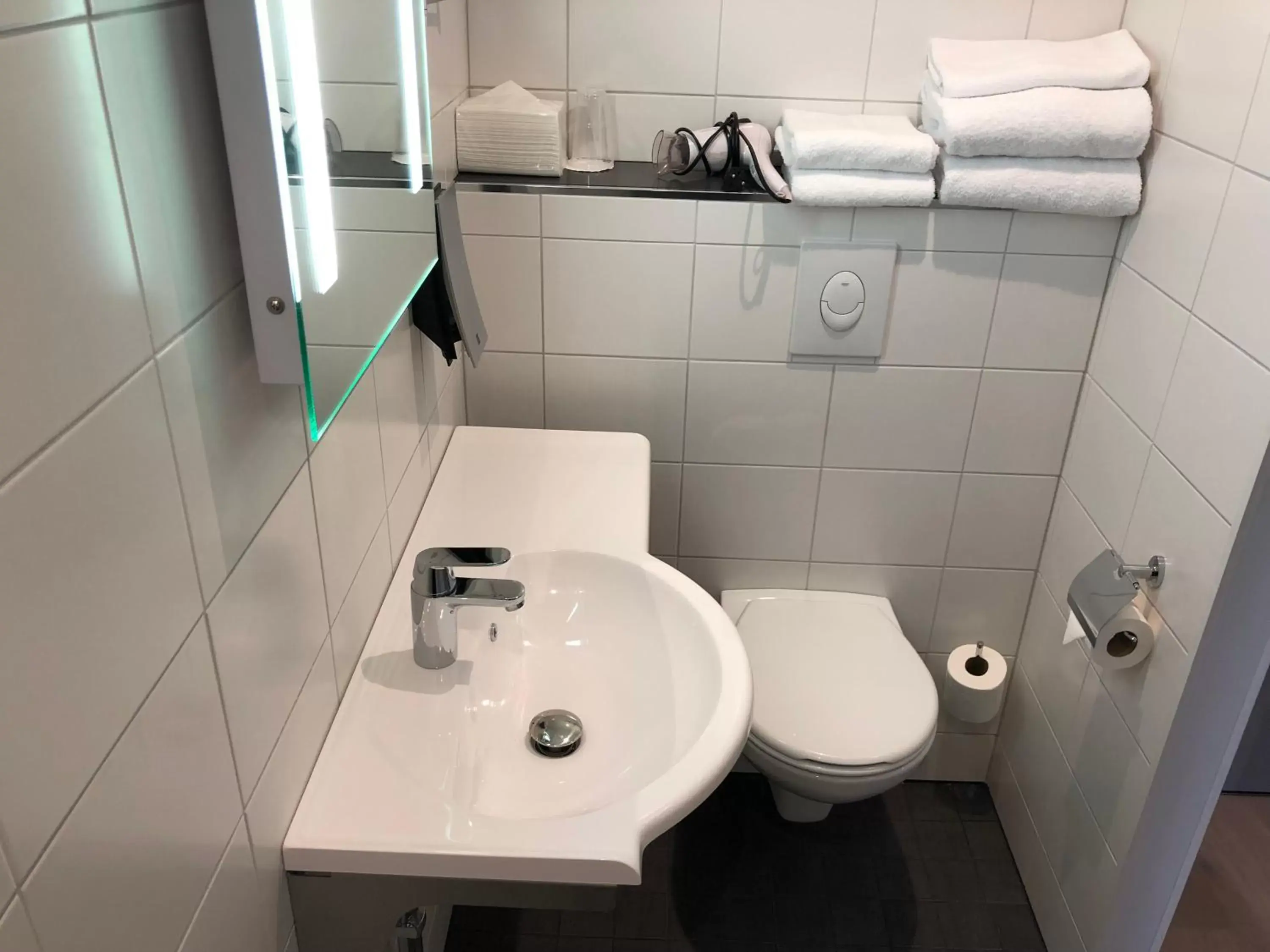 Toilet, Bathroom in Pilot Airport Hotel