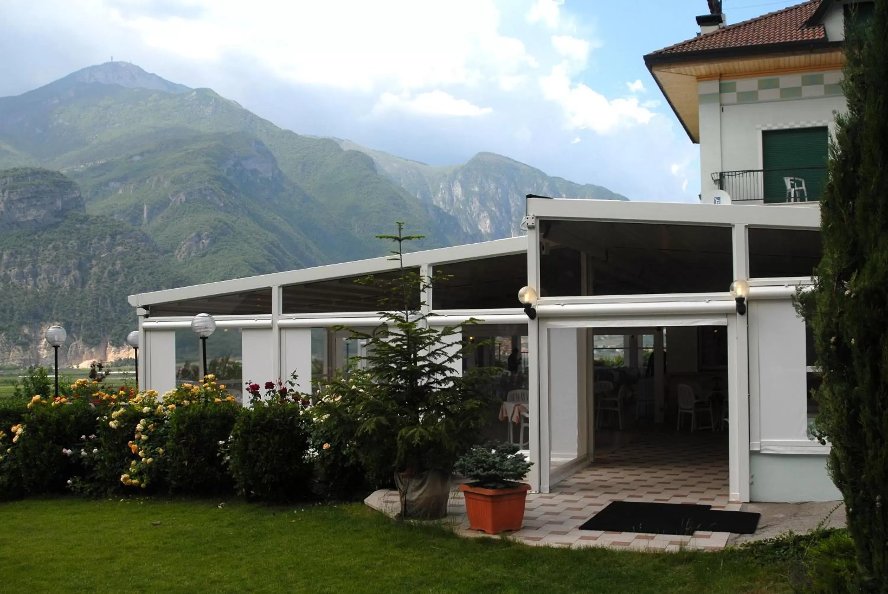 Facade/entrance, Property Building in Hotel Karinhall