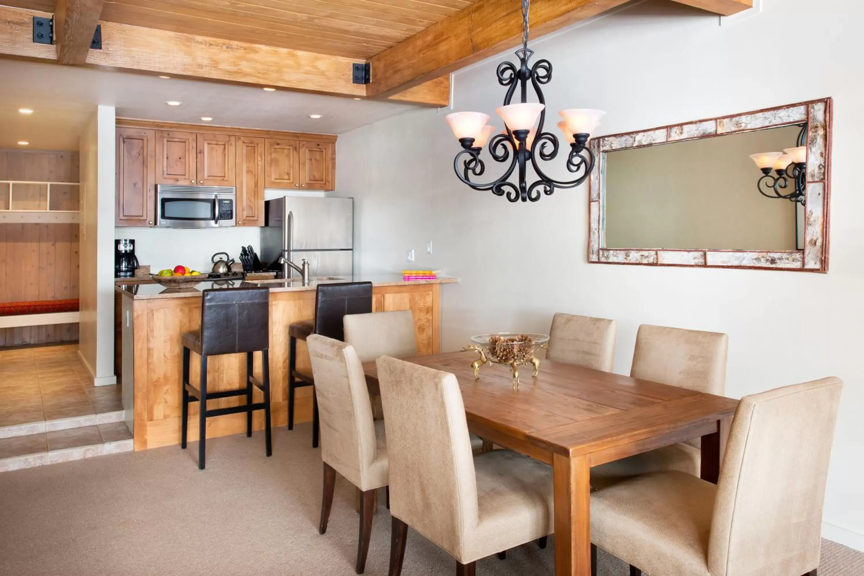 Kitchen or kitchenette, Dining Area in The Gant