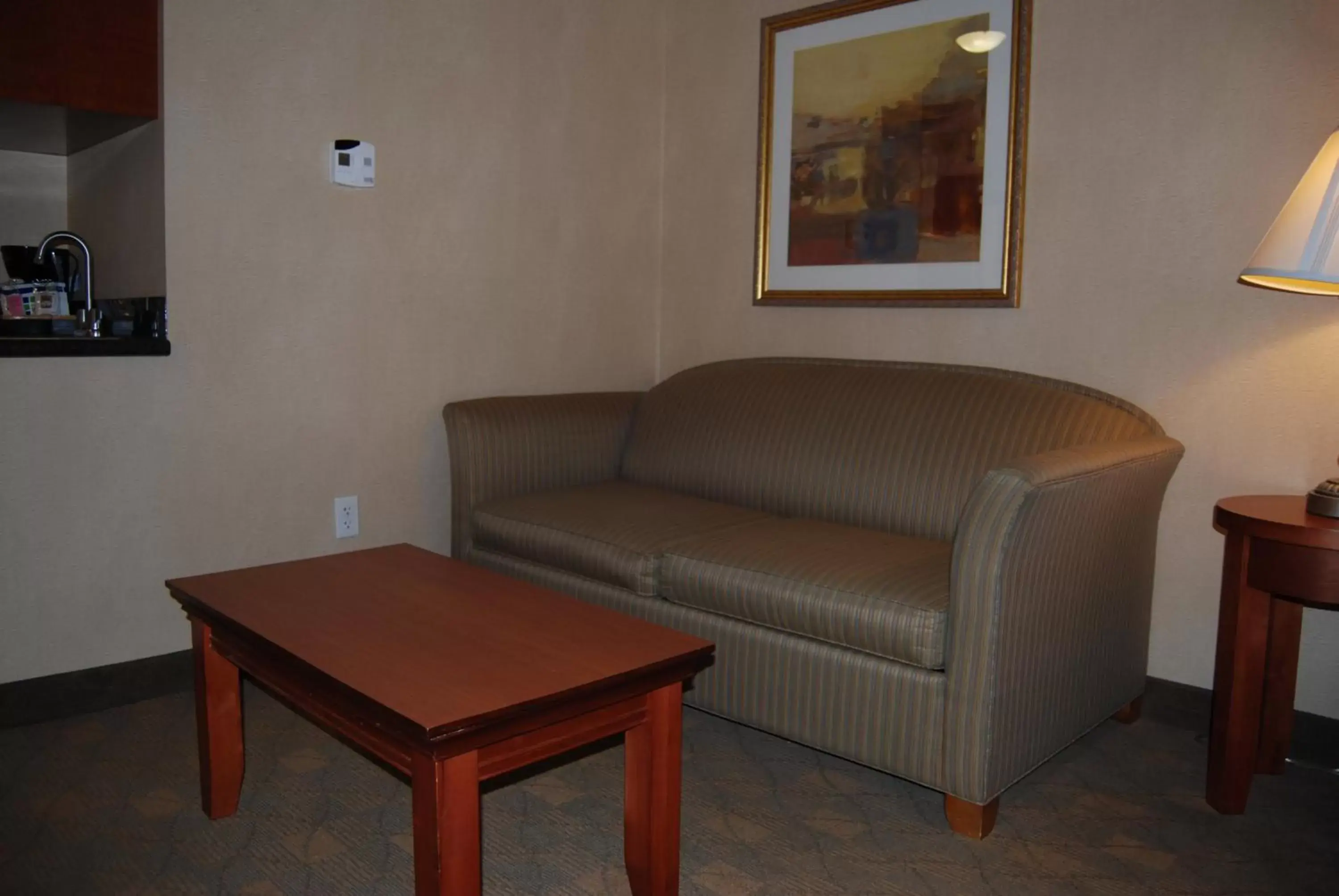 Photo of the whole room, Seating Area in Holiday Inn Express Hotel & Suites Auburn Hills, an IHG Hotel