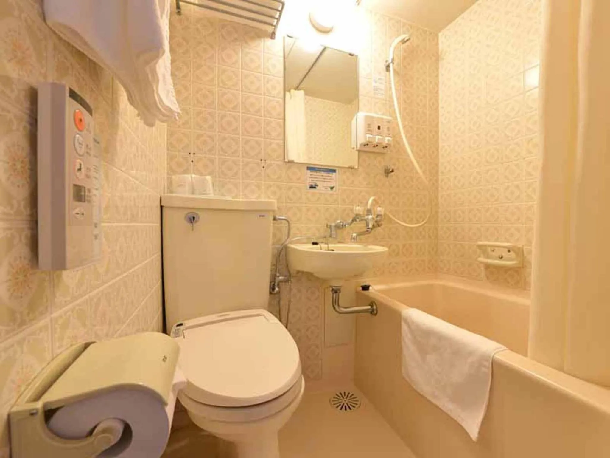 Toilet in Hotel Crane Tachibana