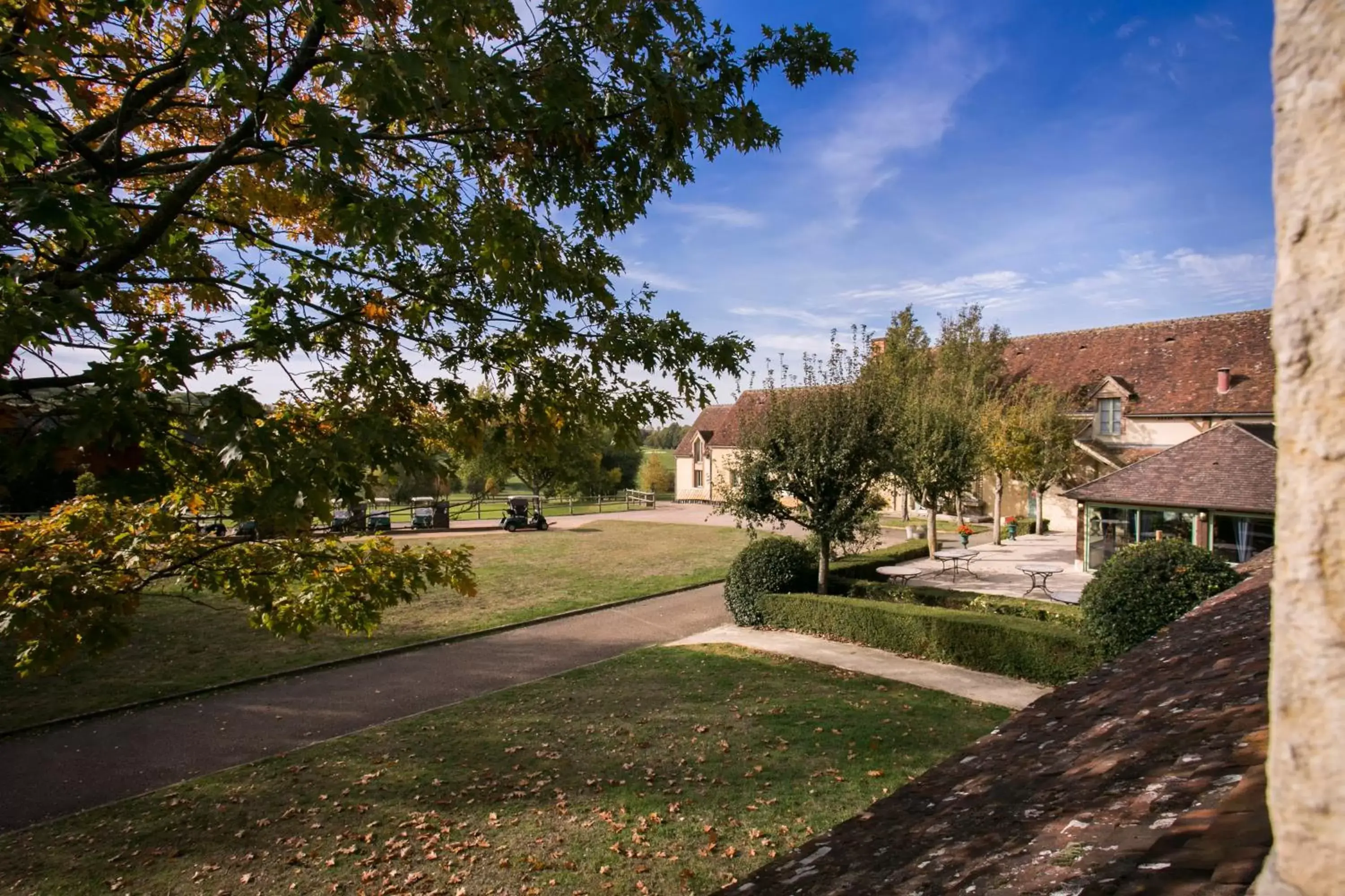 Property building, Garden in Hôtel Résidence Normandy Country Club by Popinns