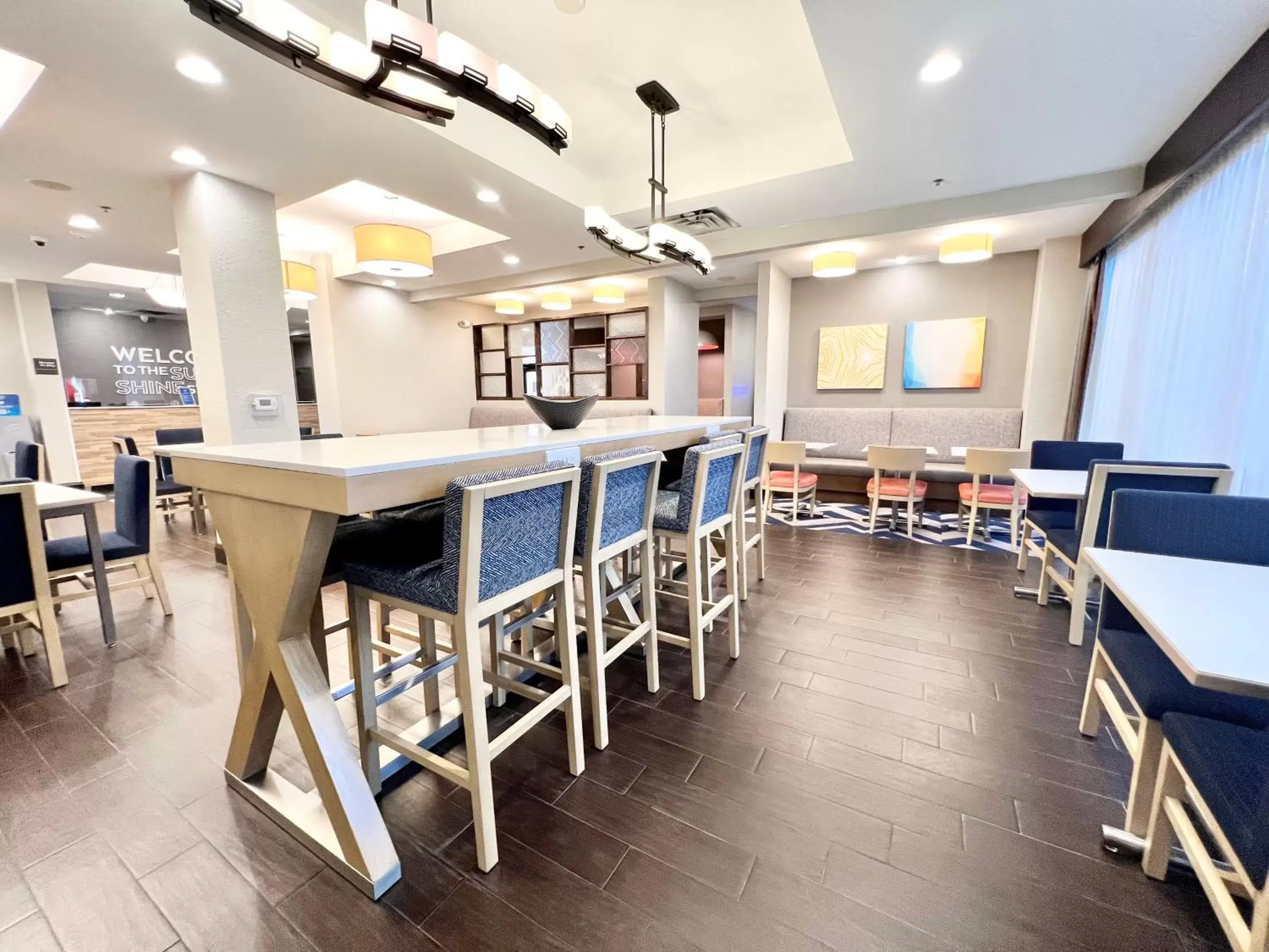 Dining area in Hampton Inn Fort Walton Beach