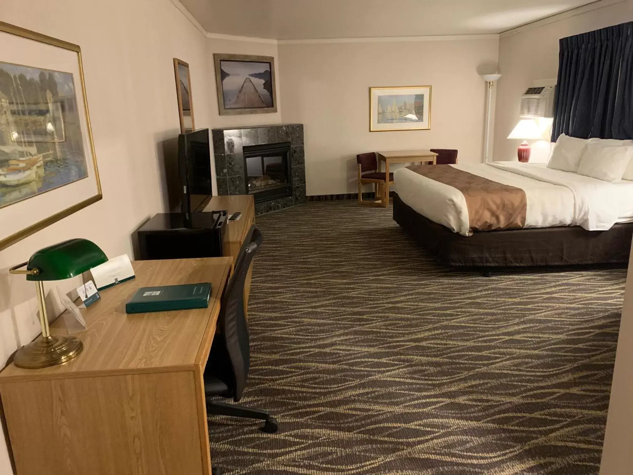 Photo of the whole room in America's Best Value Inn