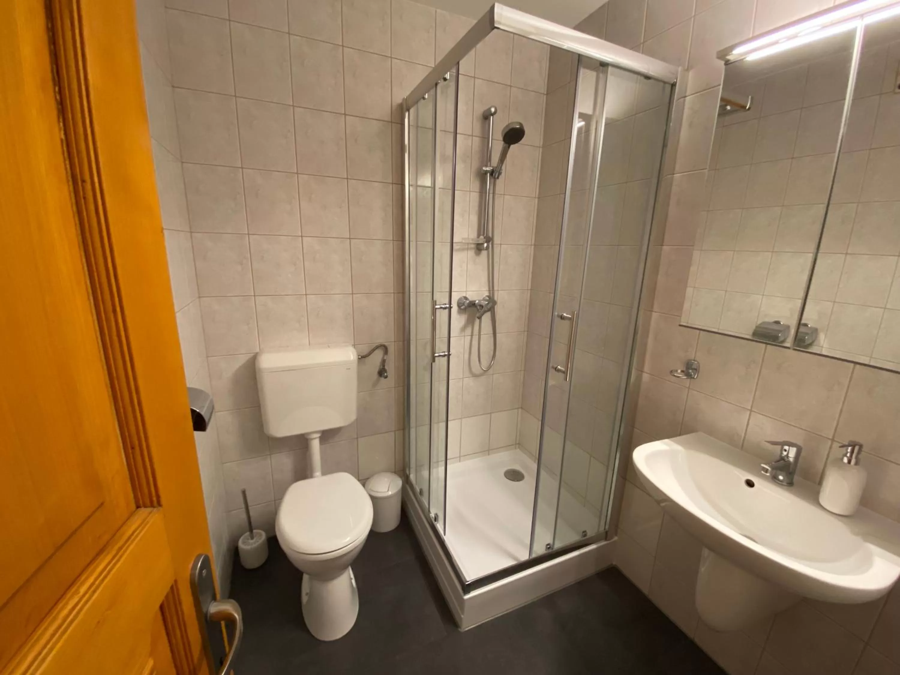 Shower in Villa Tara Bük