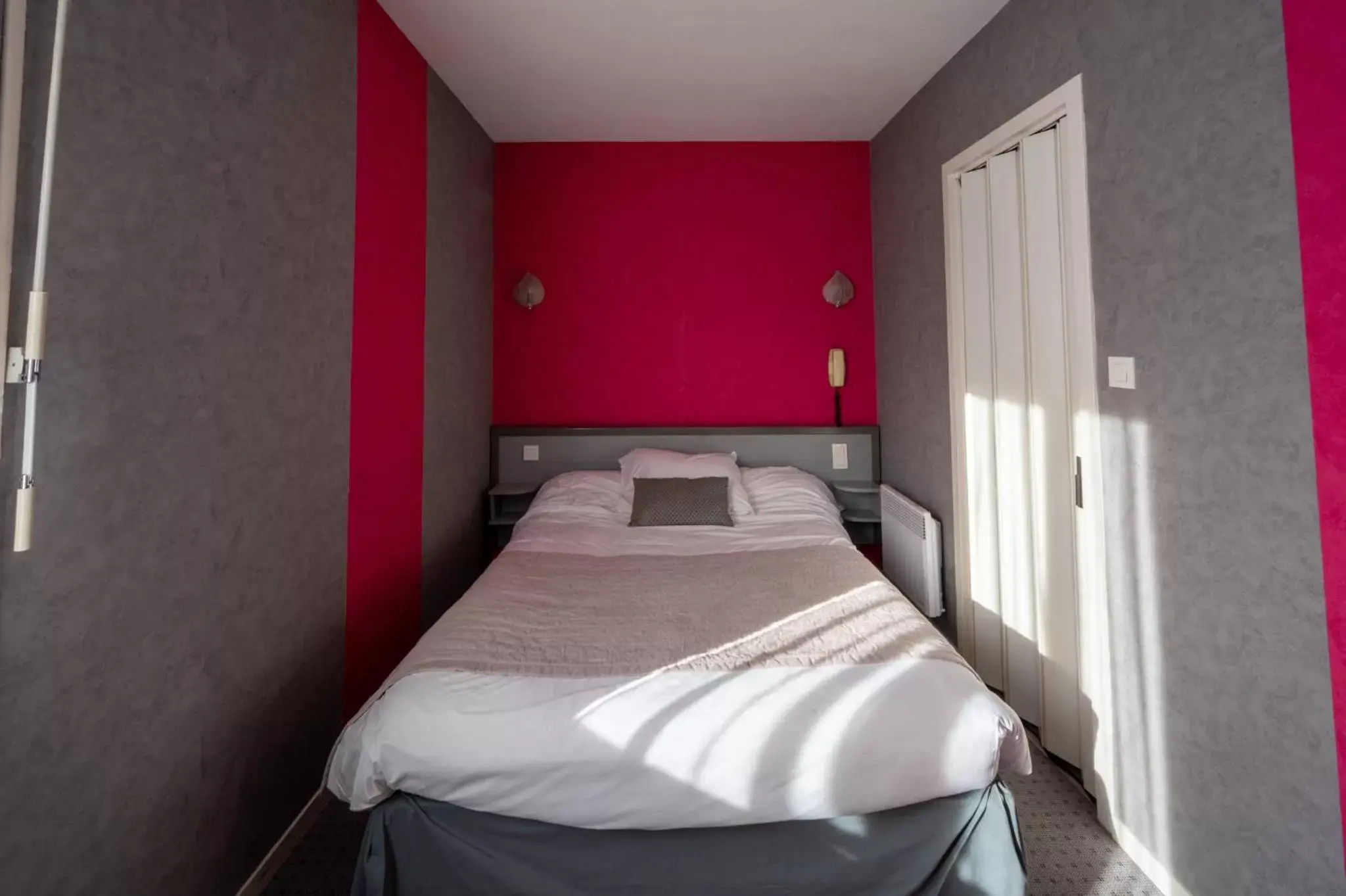 Bed in Hôtel du Soleil Levant