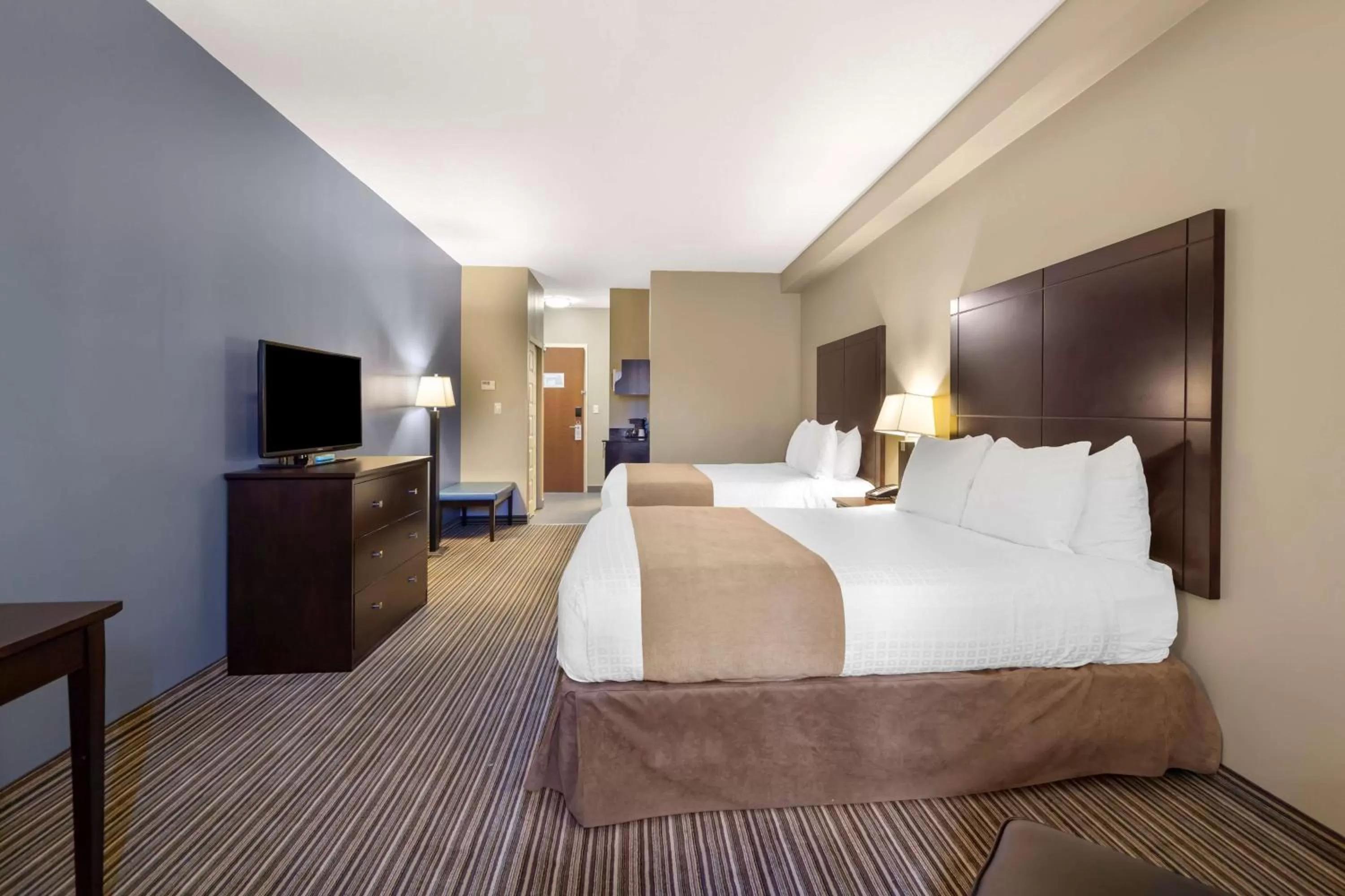 Bedroom, Bed in Best Western PLUS Fort Saskatchewan Inn & Suites