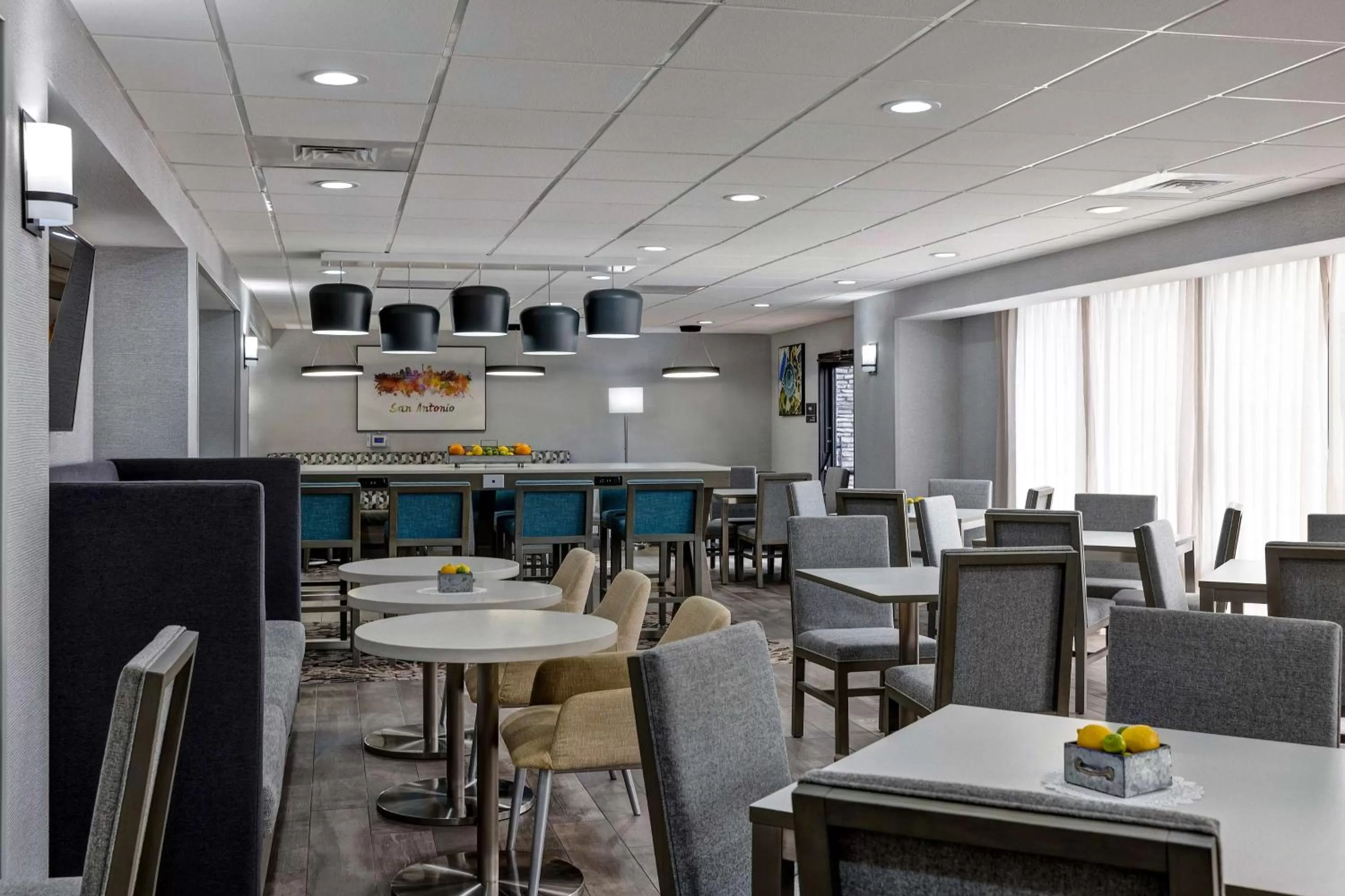 Breakfast in Hampton Inn San Antonio Downtown