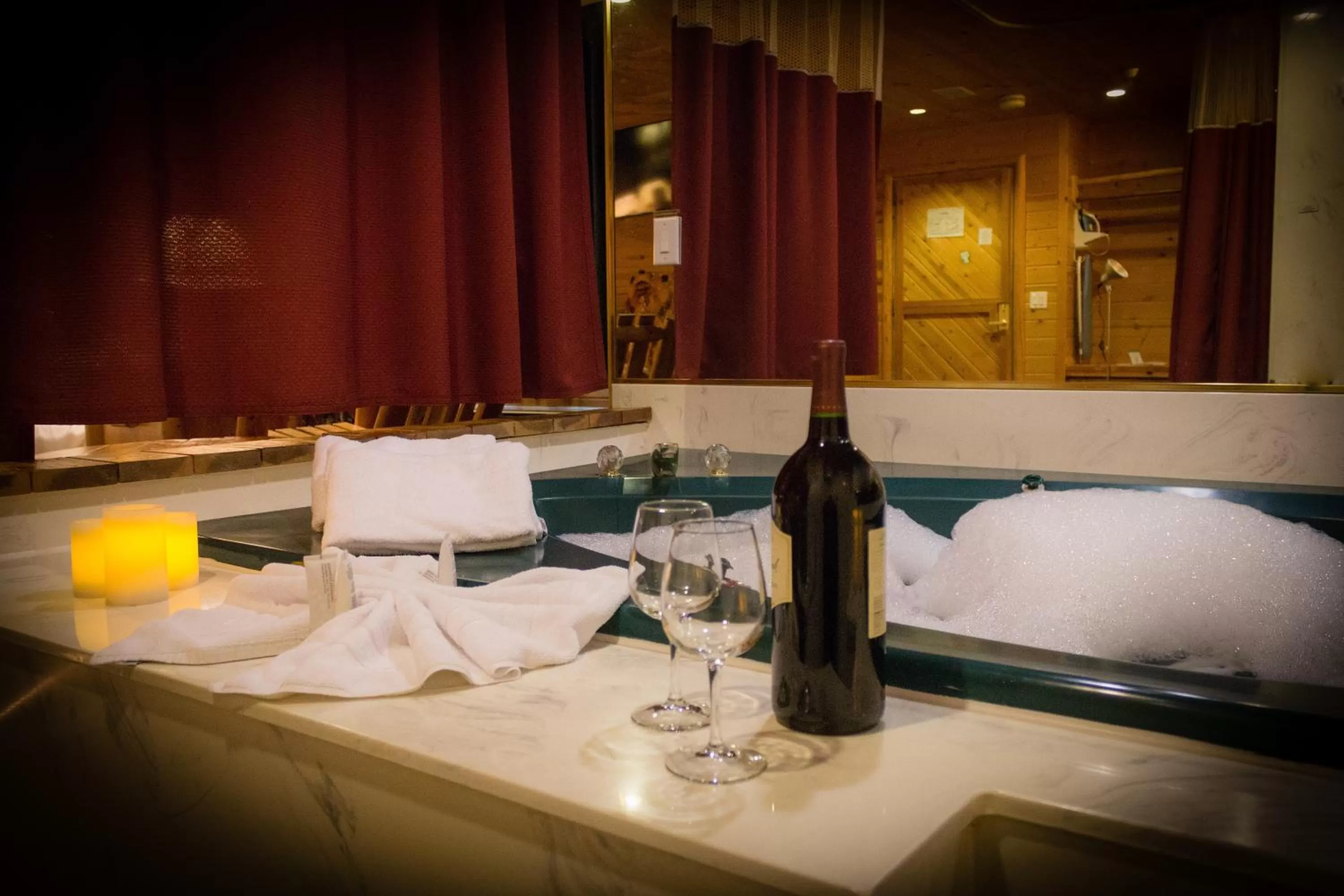 Hot Tub in Postmarc Hotel and Spa Suites