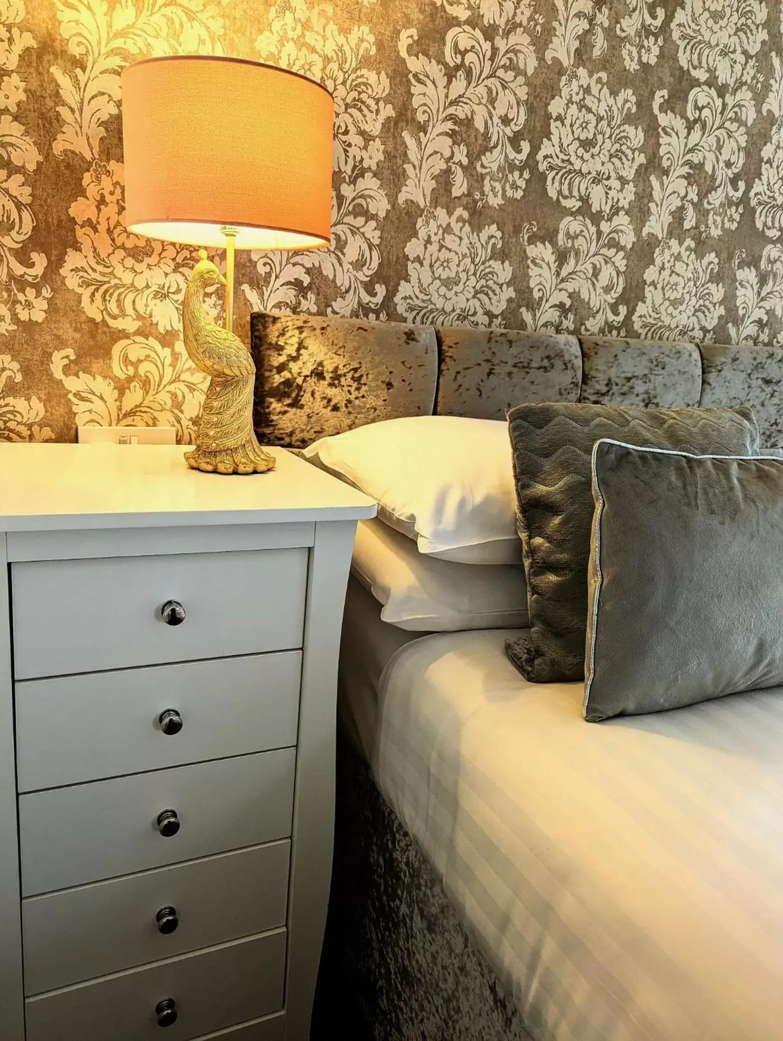 Bed in Brookside Hotel & Restaurant