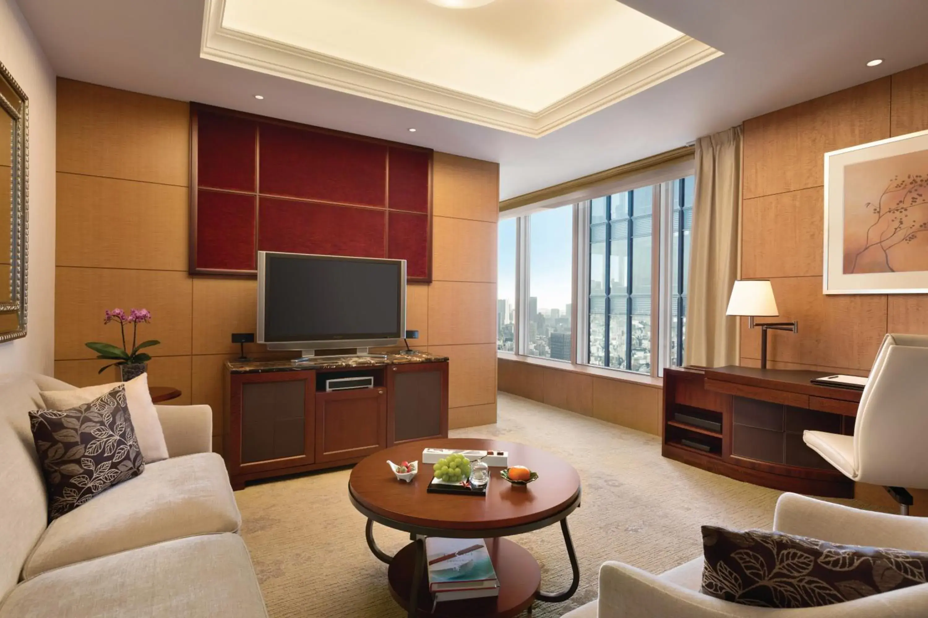 Living room, TV/Entertainment Center in Shangri-La Tokyo