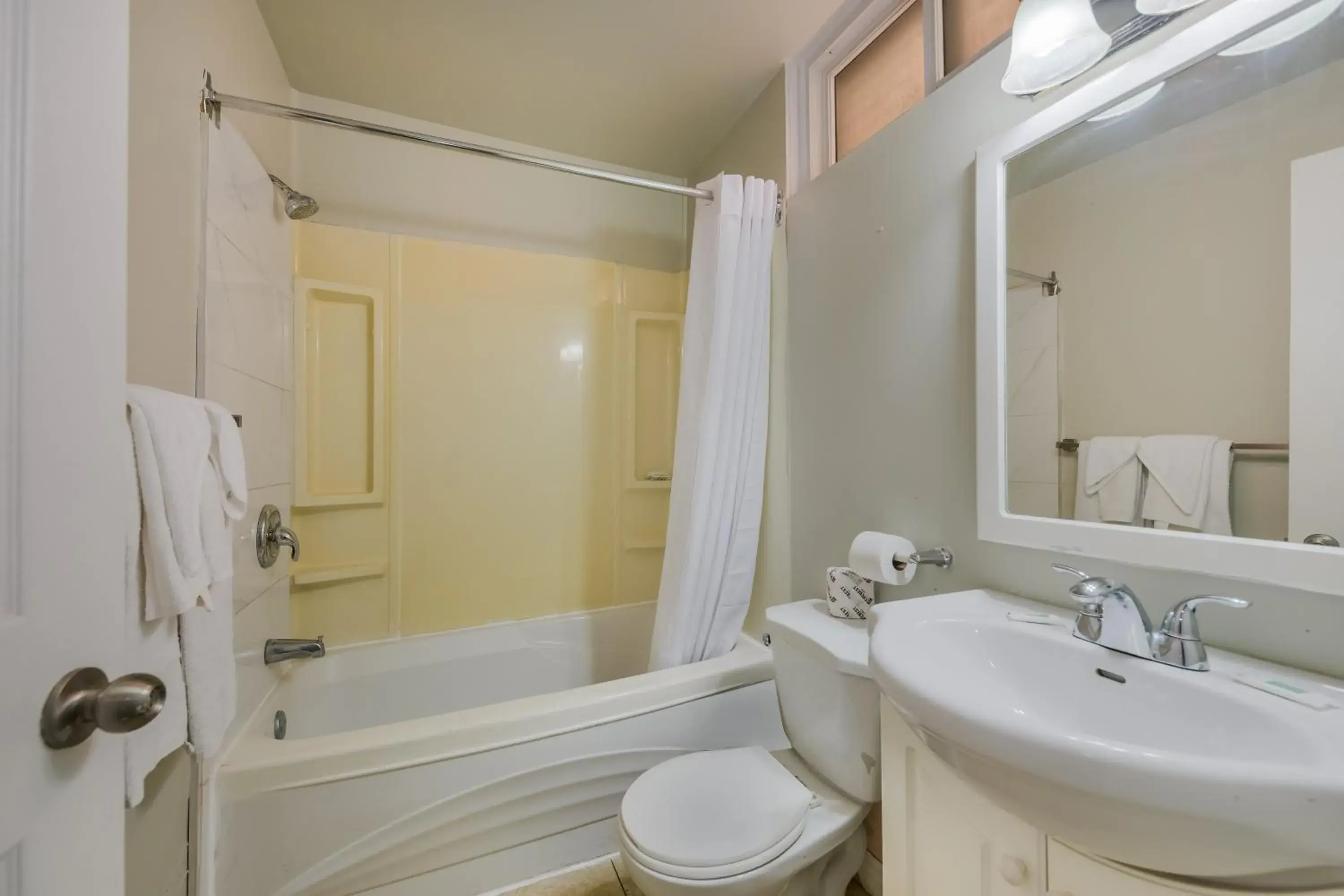 Shower, Bathroom in Knights Inn Burlington