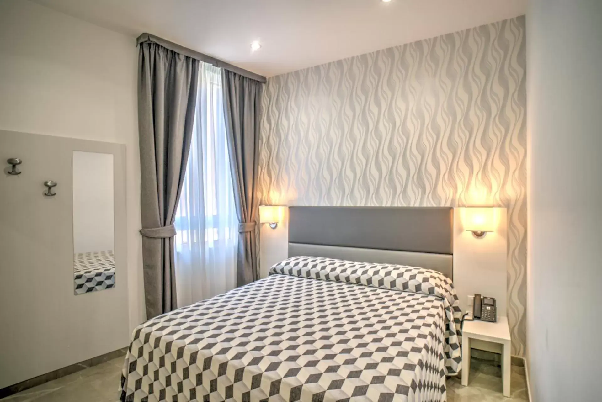 Bedroom, Bed in Hotel Porto Di Roma