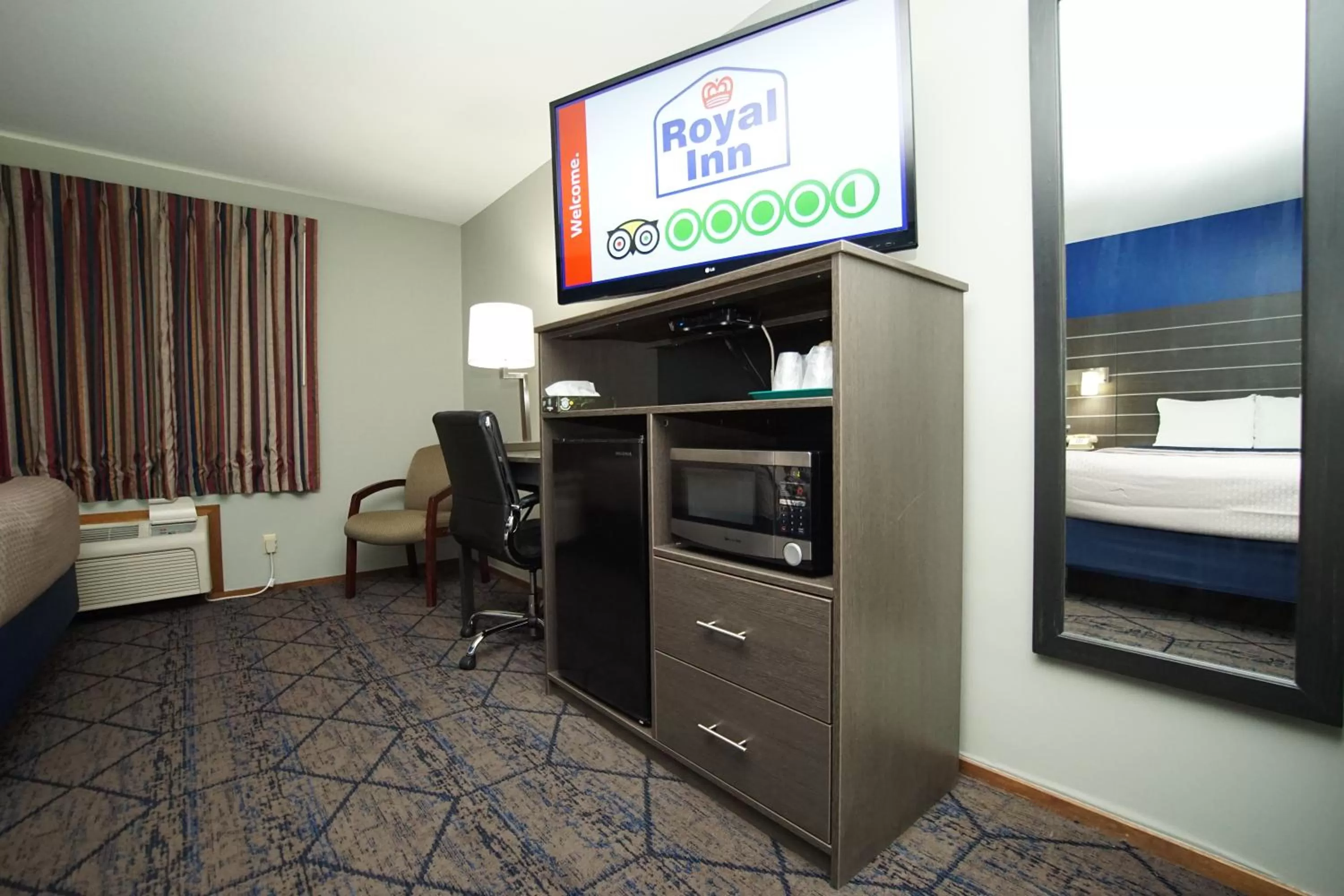 TV and multimedia, Bed in Royal Inn Hudson I-94