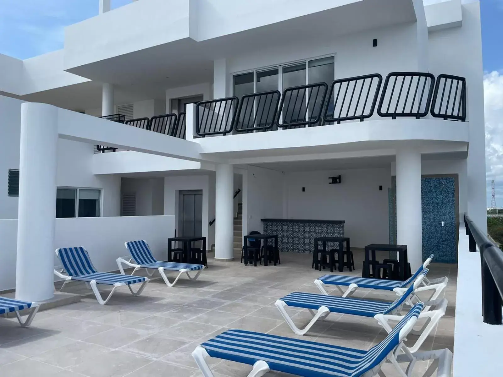 Balcony/Terrace, Swimming Pool in WINDAY HOTEL - Cerca 5a Avenida