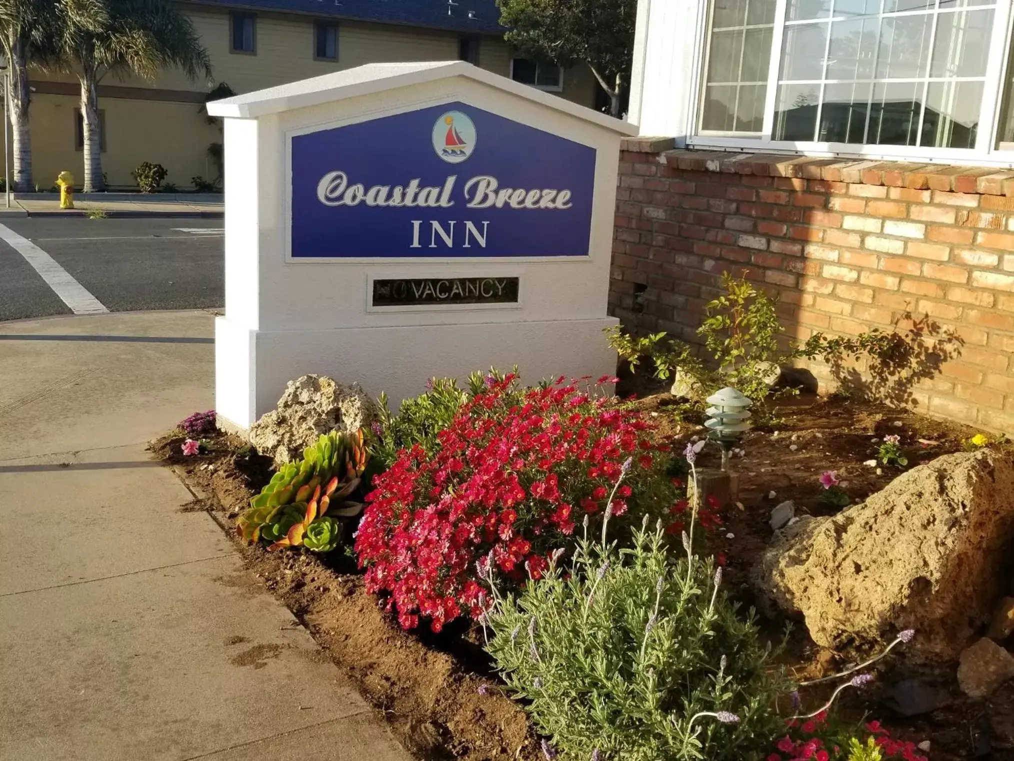 Facade/entrance, Property Logo/Sign in Coastal Breeze Inn