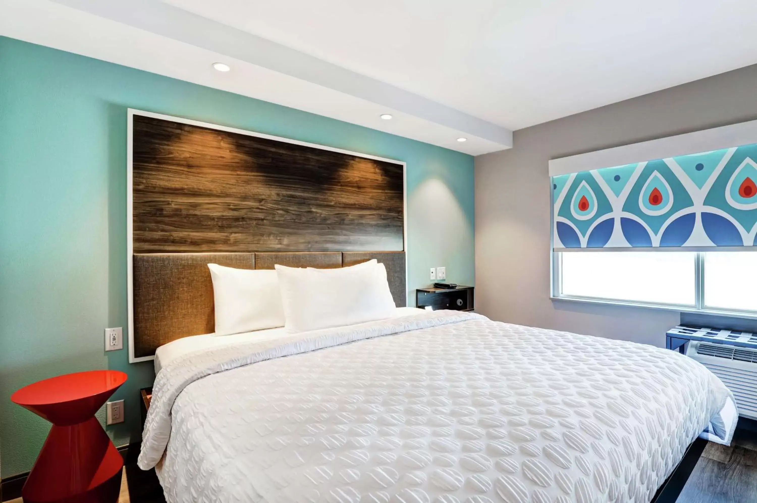 Bed in Tru By Hilton Edmonton Windermere