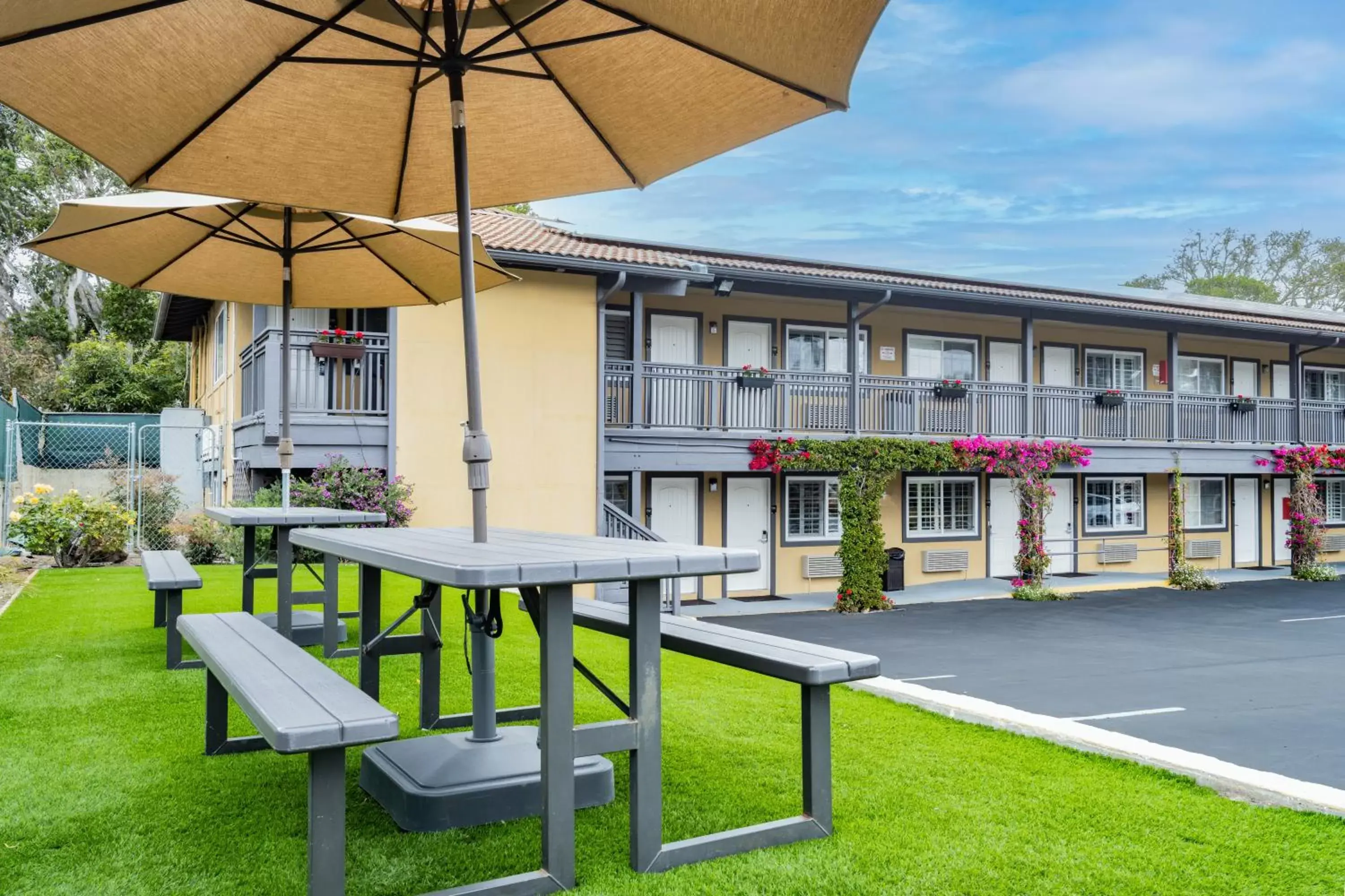 Patio, Property Building in Super 8 by Wyndham Monterey Fisherman's Wharf Aquarium