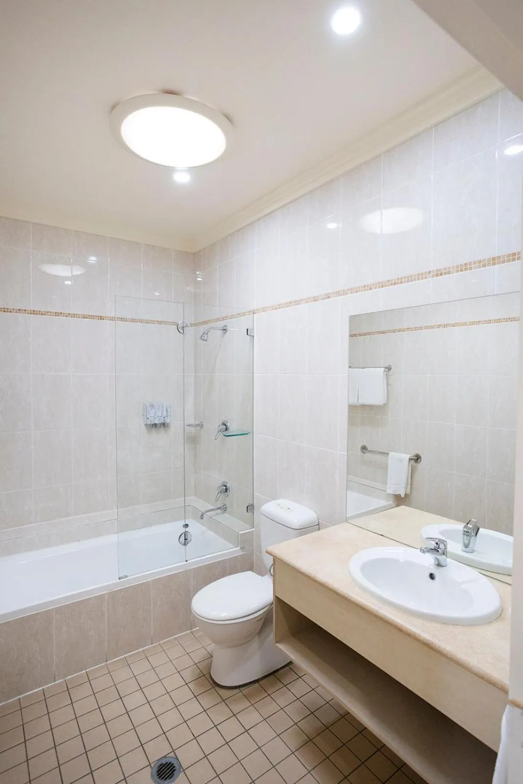 Shower in Hawkesbury Race Club Motel