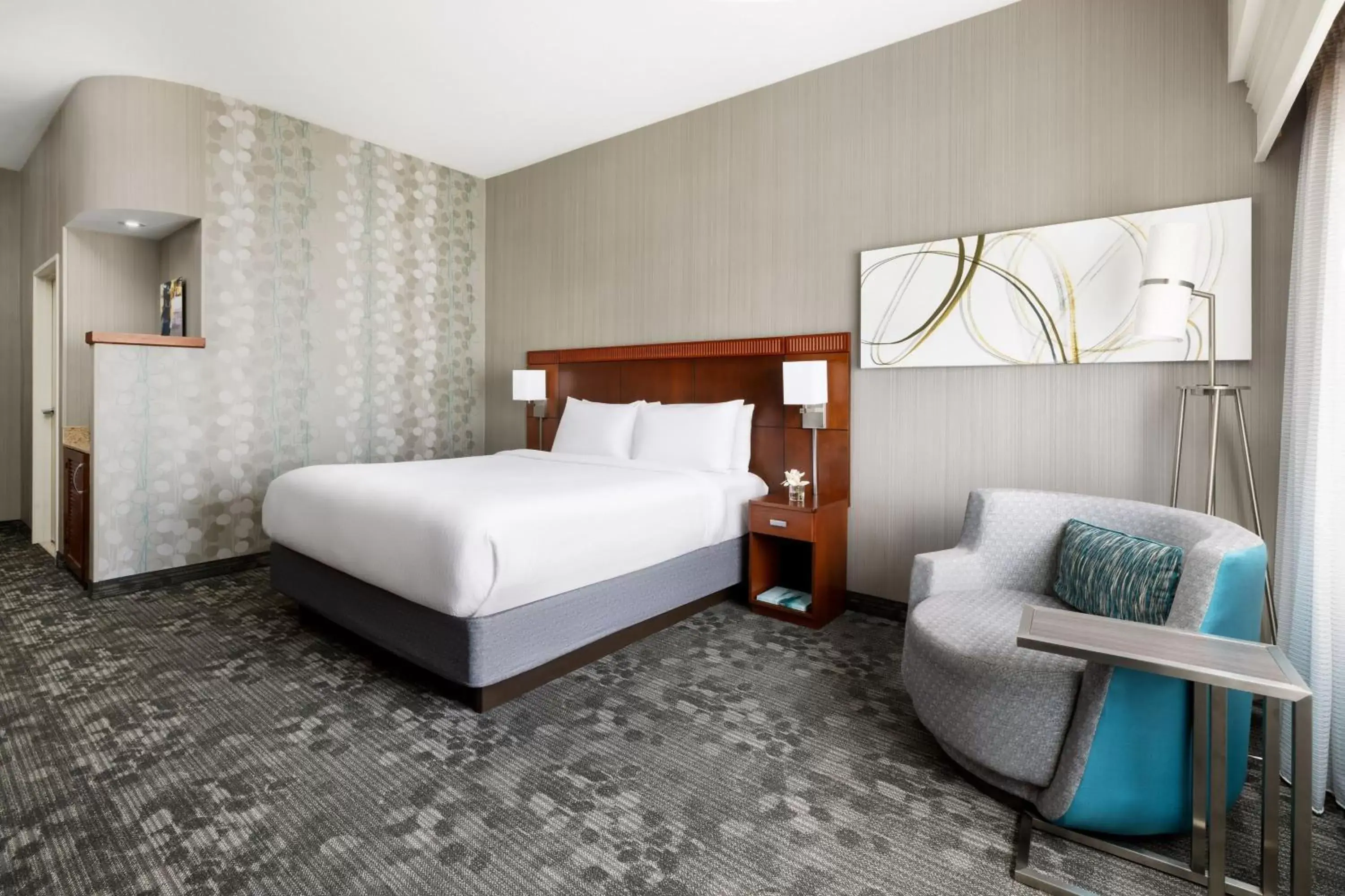 Photo of the whole room, Bed in Courtyard by Marriott Potomac Mills Woodbridge