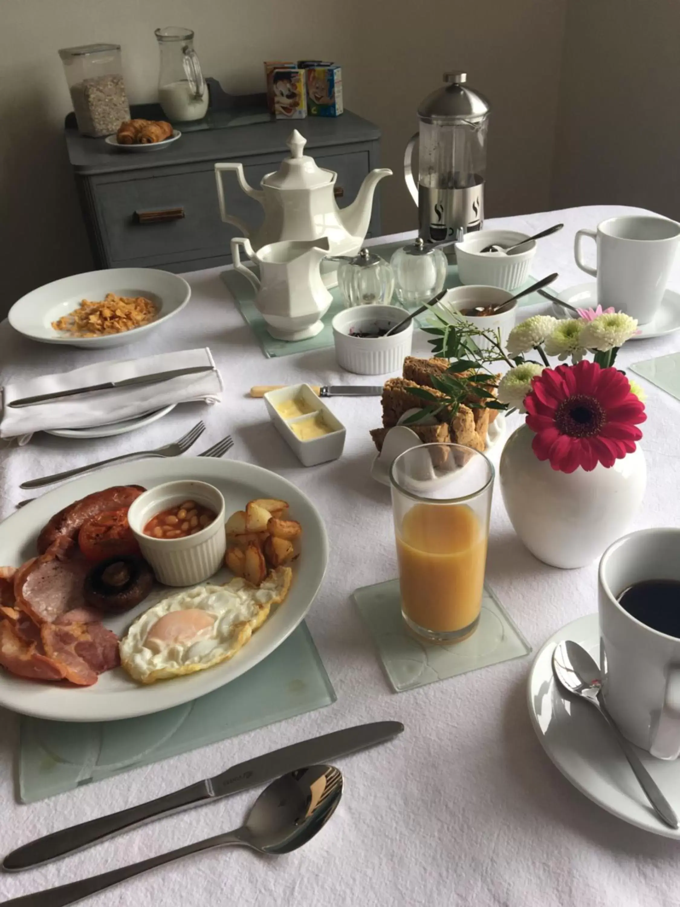 Dining area, Breakfast in Penwyn Bed and Breakfast