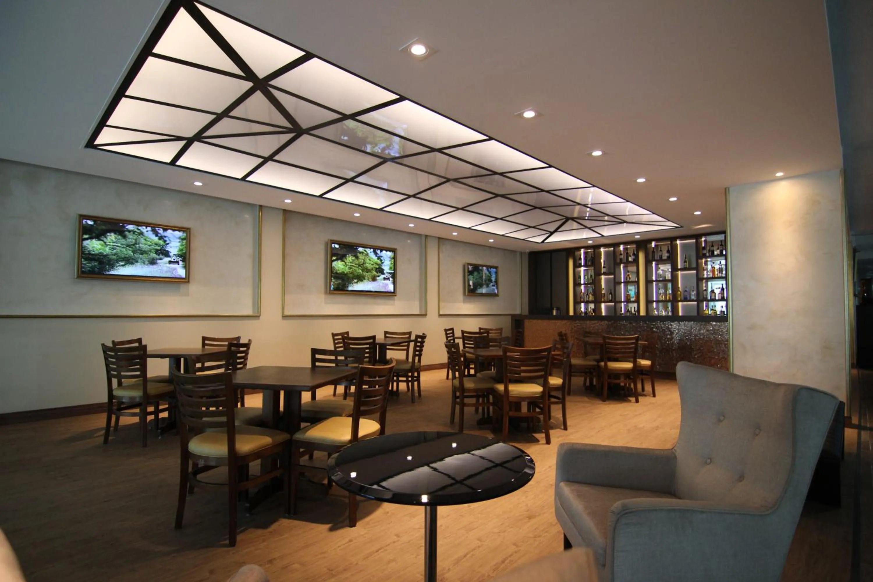 Lounge or bar in Hotel Nacional Inn Poços de Caldas - Lazer completo e Gastronomia no Centro