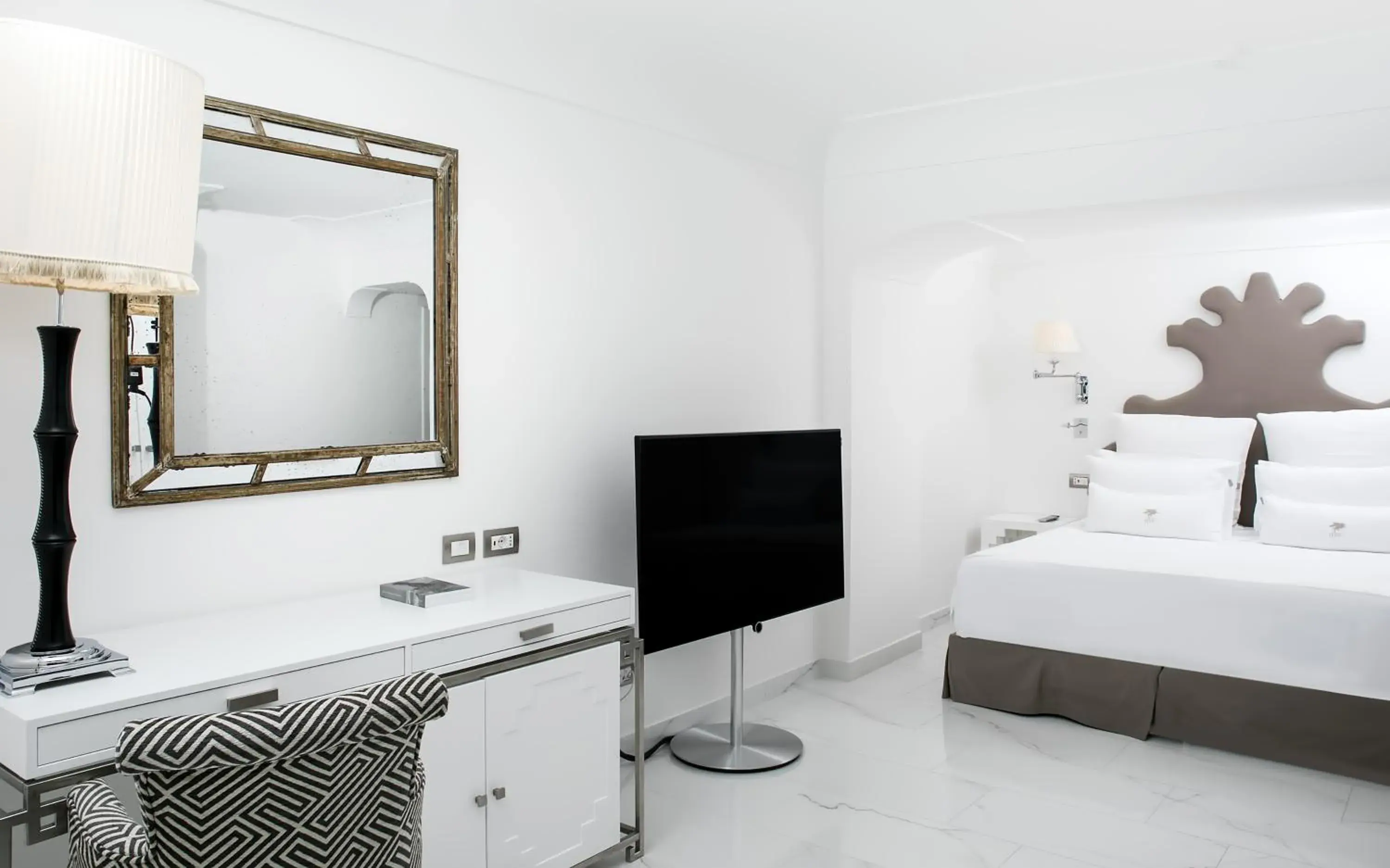 Bedroom, TV/Entertainment Center in Hotel Villa Franca