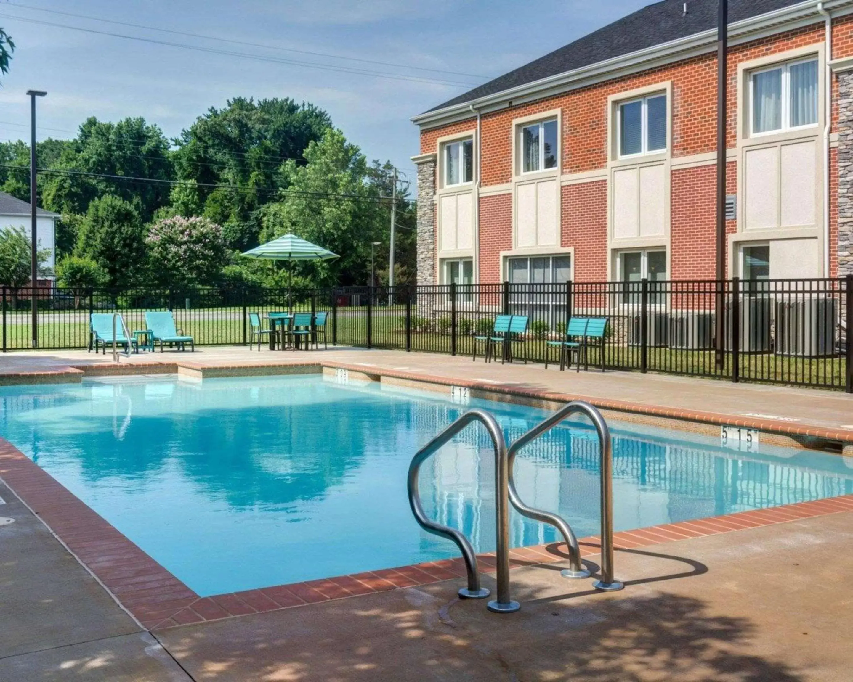 On site, Swimming Pool in Comfort Inn Williamsburg Gateway