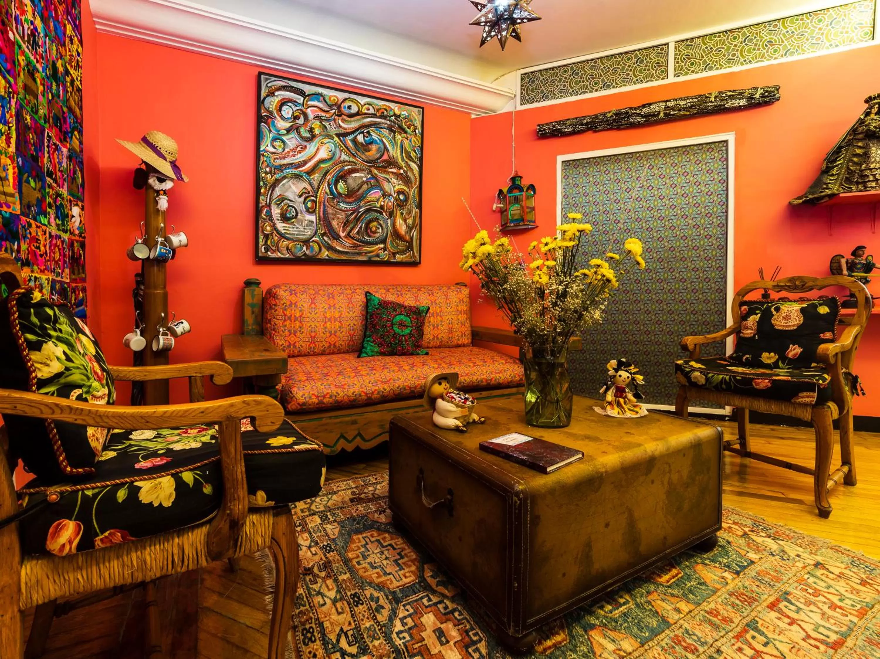 Communal lounge/ TV room in Casa Itzae B&B Polanquito Dog Friendly