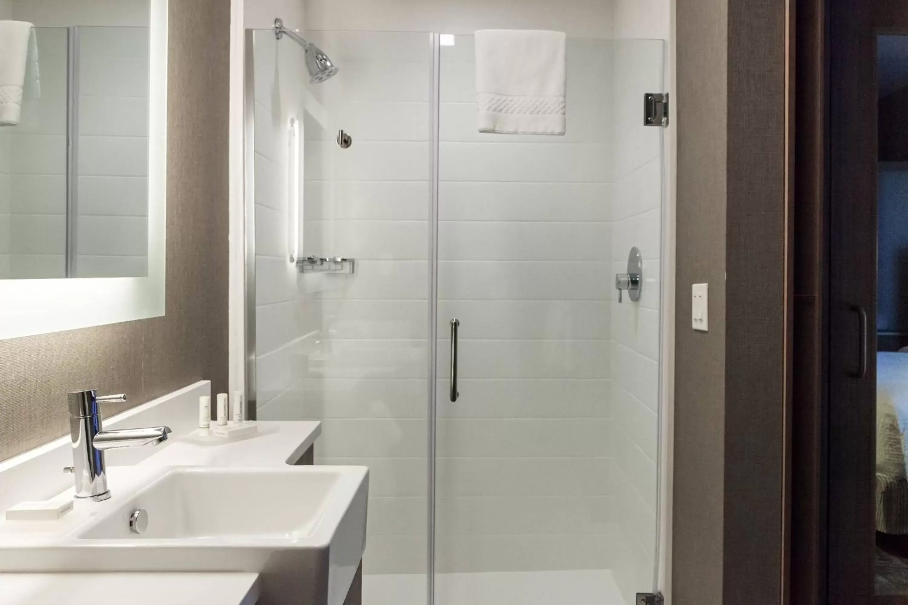 Bathroom in SpringHill Suites by Marriott Somerset Franklin Township