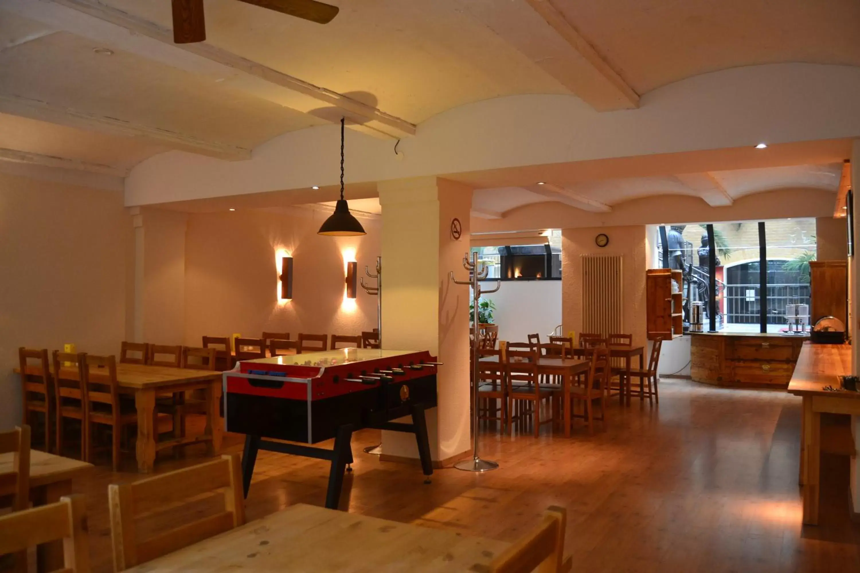 Restaurant/places to eat, Billiards in Singer109 Hotel & Hostel
