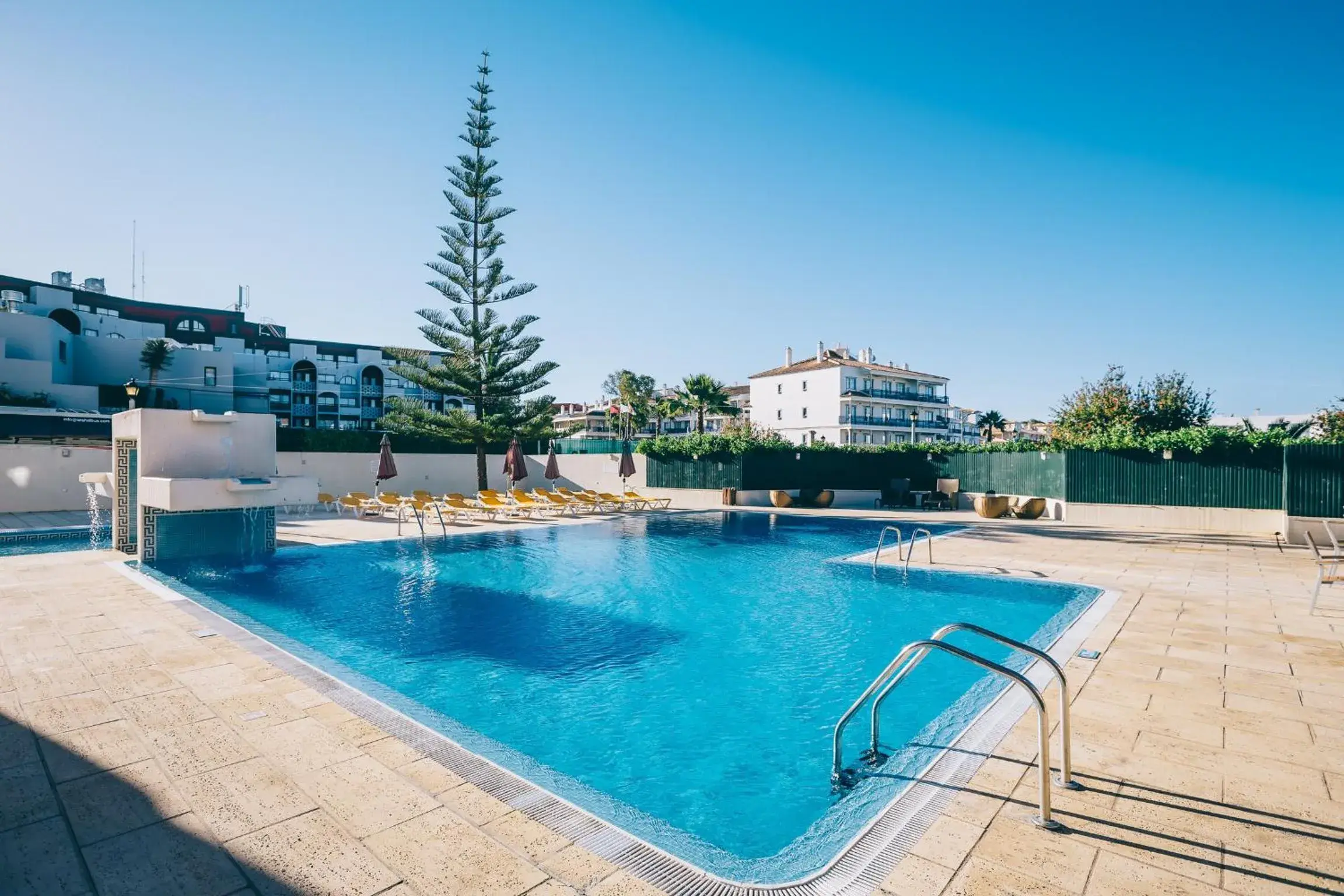 Swimming Pool in Grand Muthu Forte Da Oura