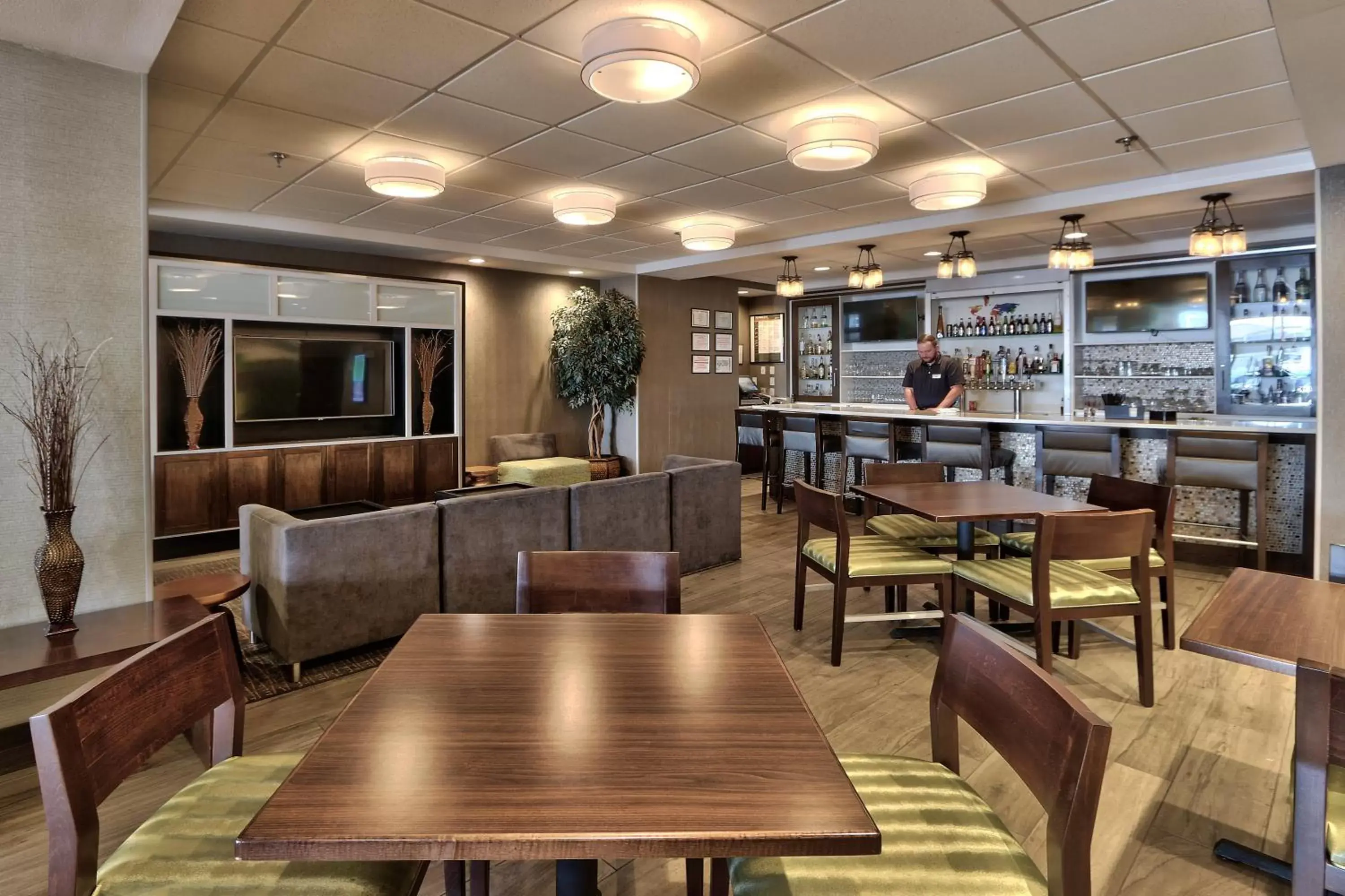 Lounge or bar, Lounge/Bar in Holiday Inn Hotel and Suites Albuquerque - North Interstate 25, an IHG Hotel