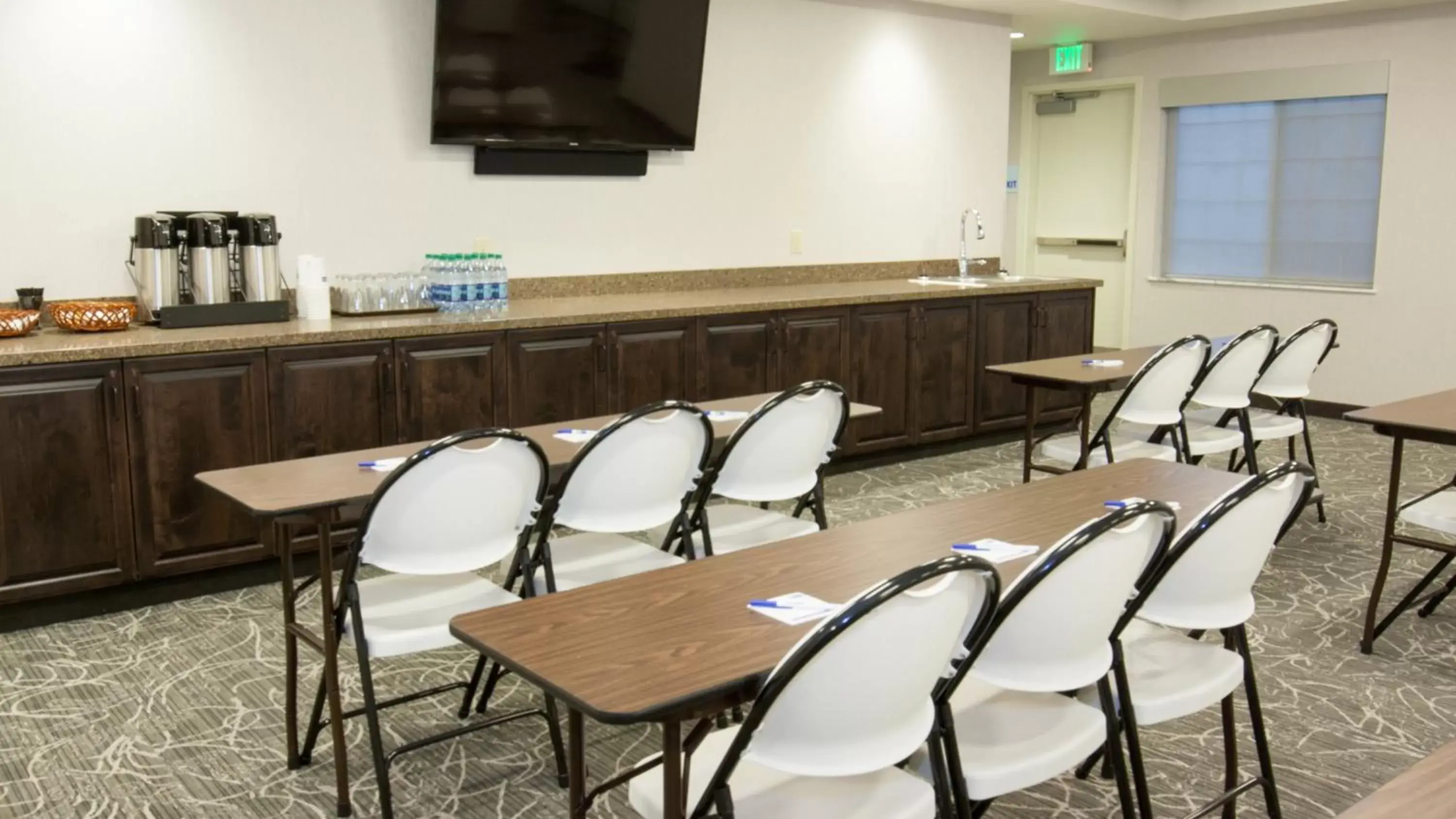 Meeting/conference room, Restaurant/Places to Eat in Holiday Inn Express & Suites Cheney, an IHG Hotel