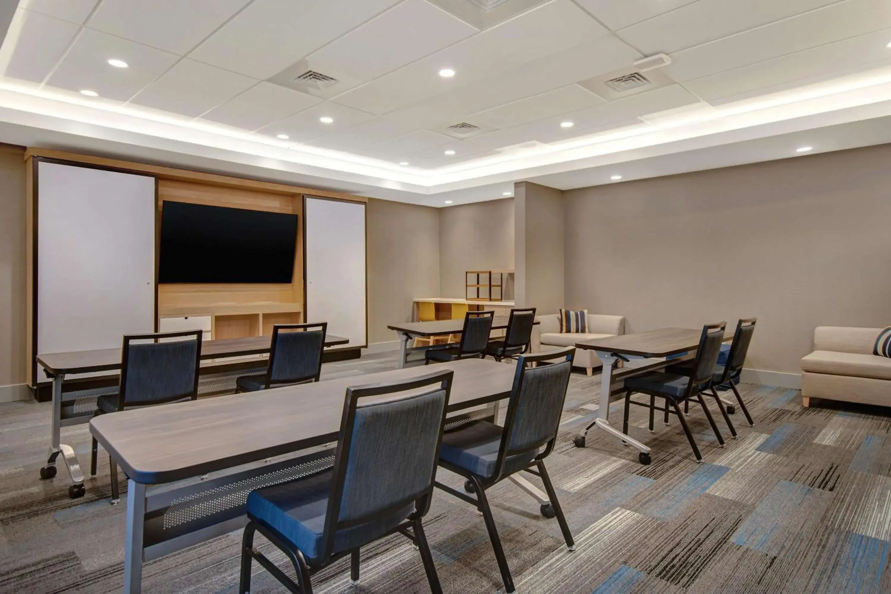 Meeting/conference room in Hyatt House Mall Of America Msp Airport