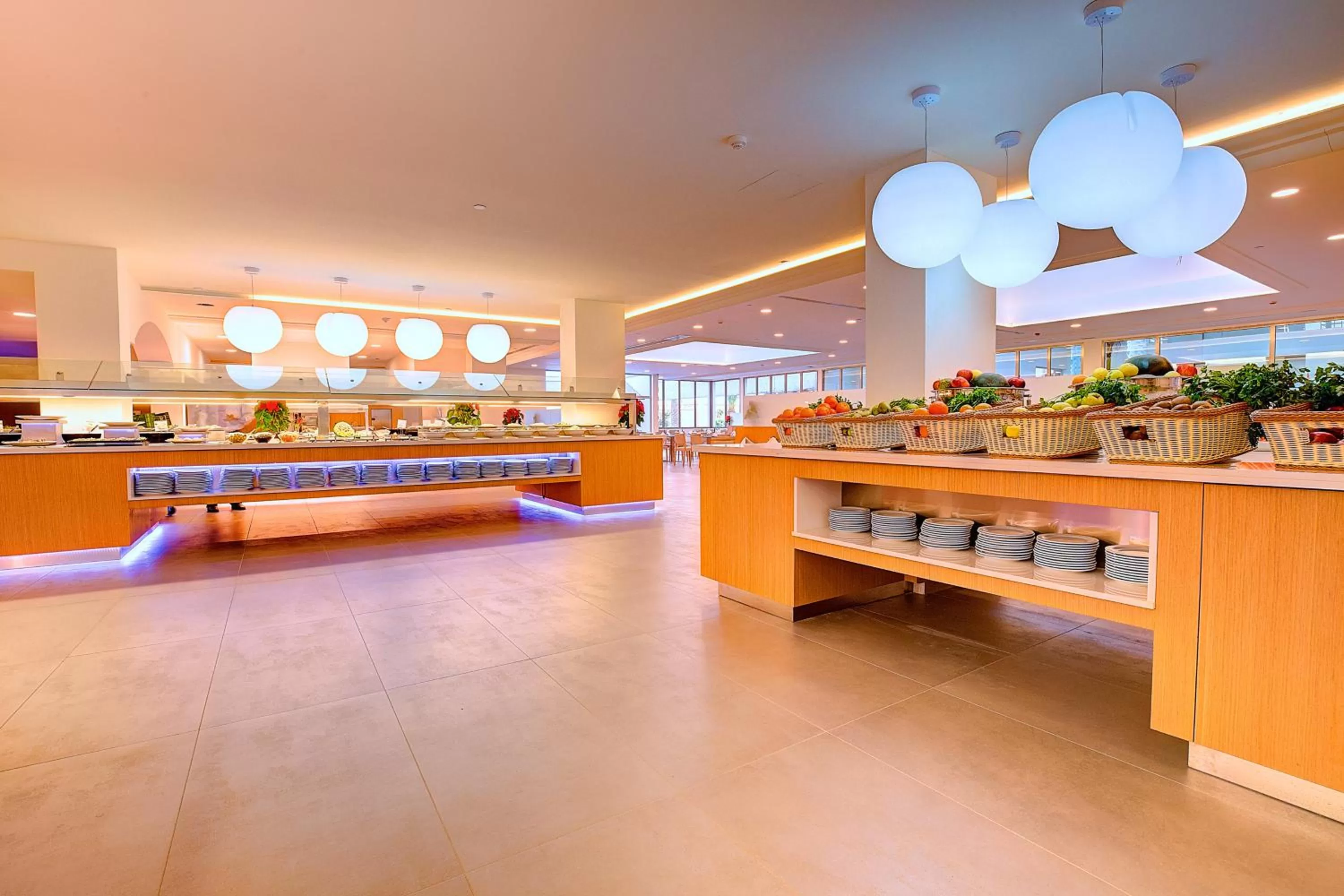 Restaurant/places to eat in SBH Monica Beach Resort