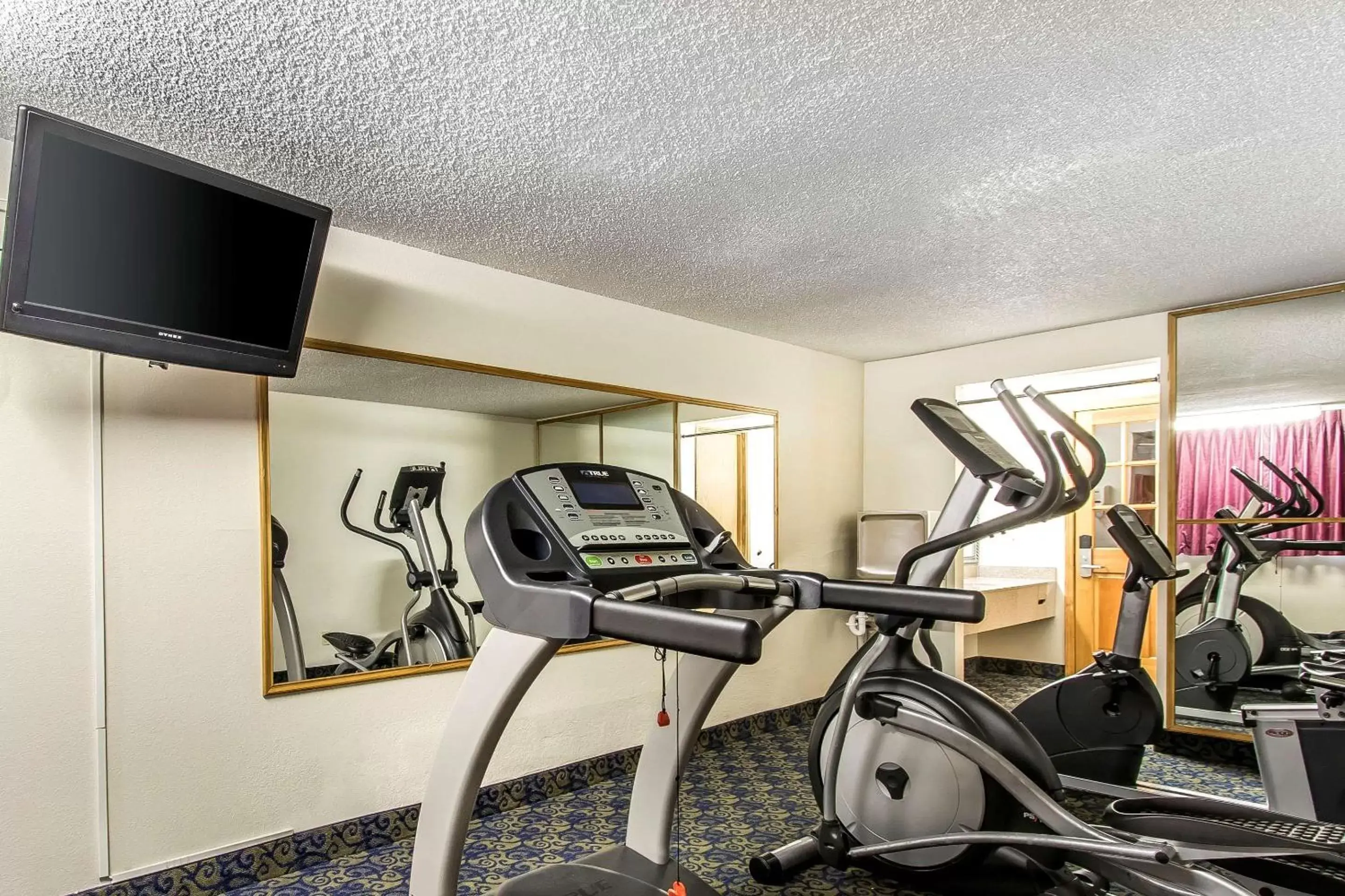 Fitness centre/facilities, Fitness Center/Facilities in Econo Lodge Inn & Suites Clinton