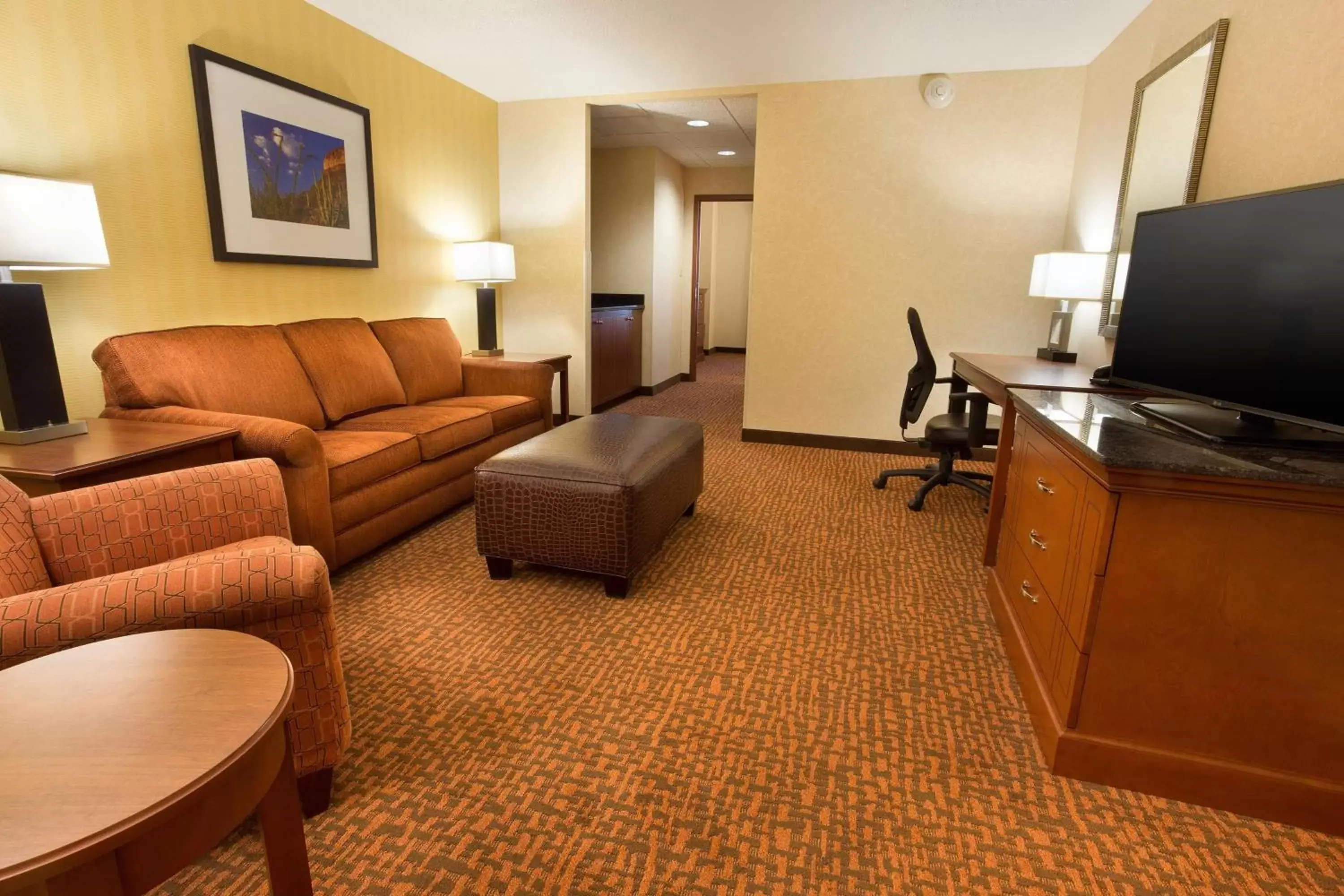 Photo of the whole room, Seating Area in Drury Inn & Suites Phoenix Tempe