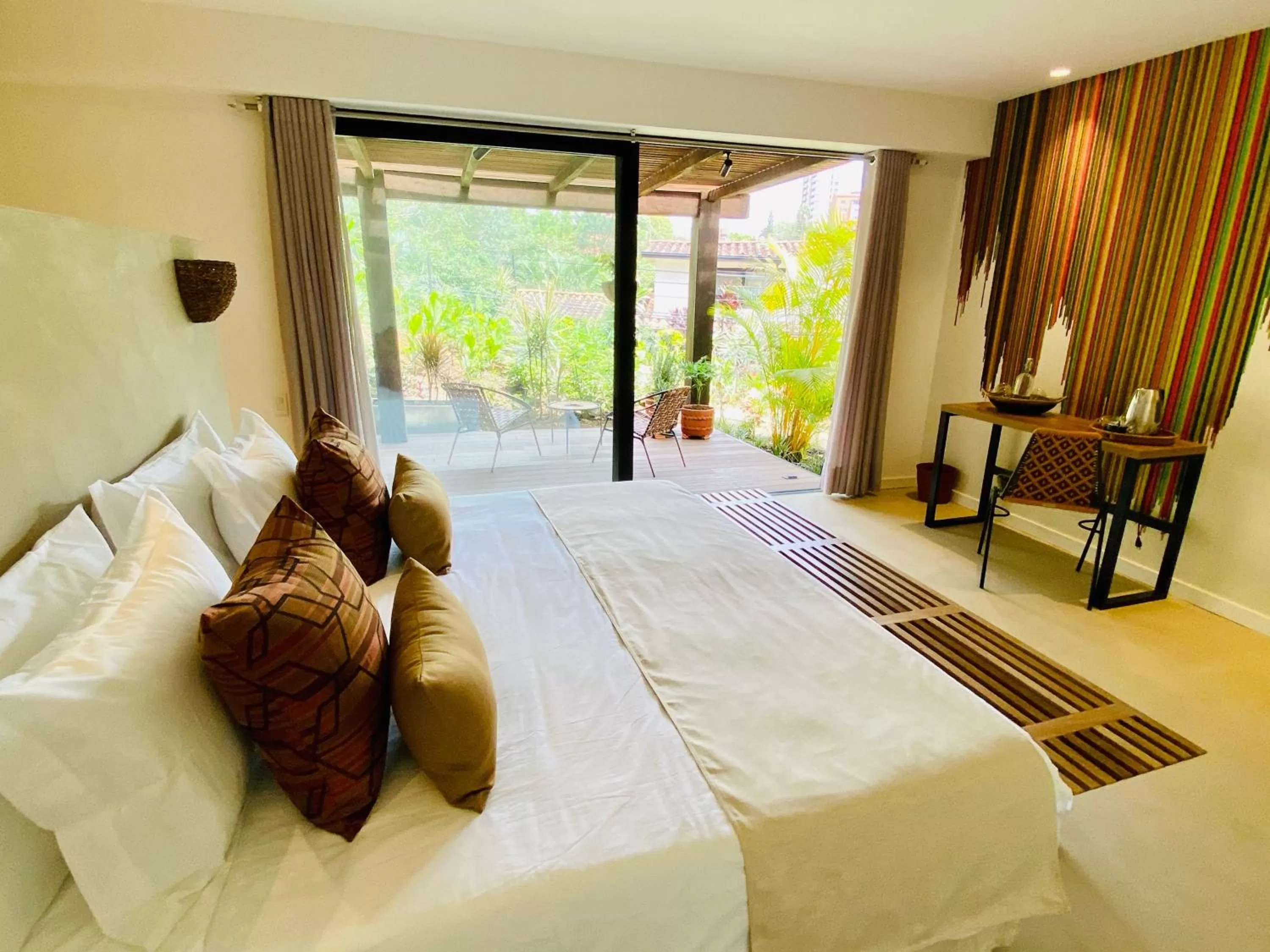 Photo of the whole room, Bed in Patio del Mundo